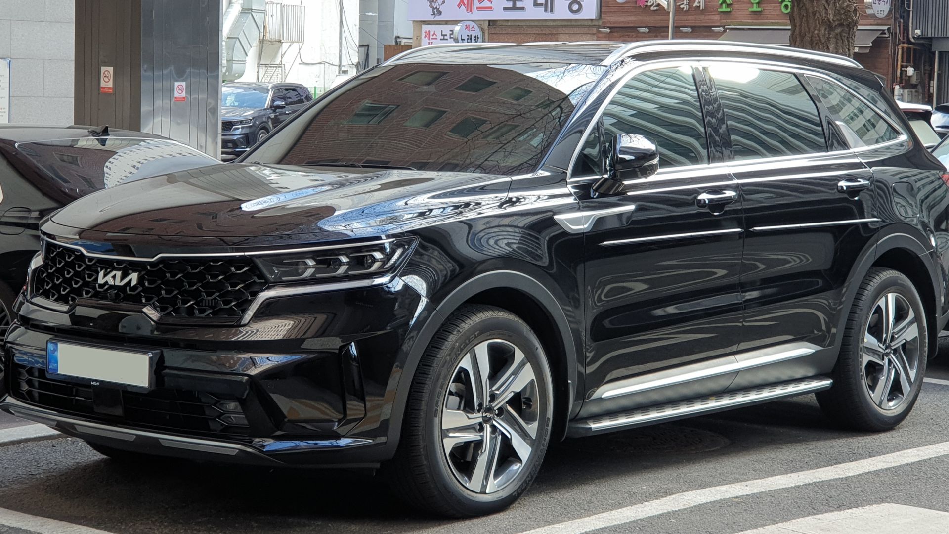 File:Kia Sorento Hybrid MQ4 HEV Aurora Black Pearl (1).jpg