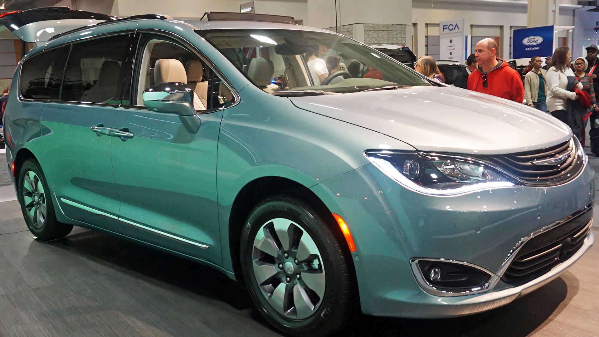 File:Chrysler Pacifica Hybrid WAS 2017 1663.jpg