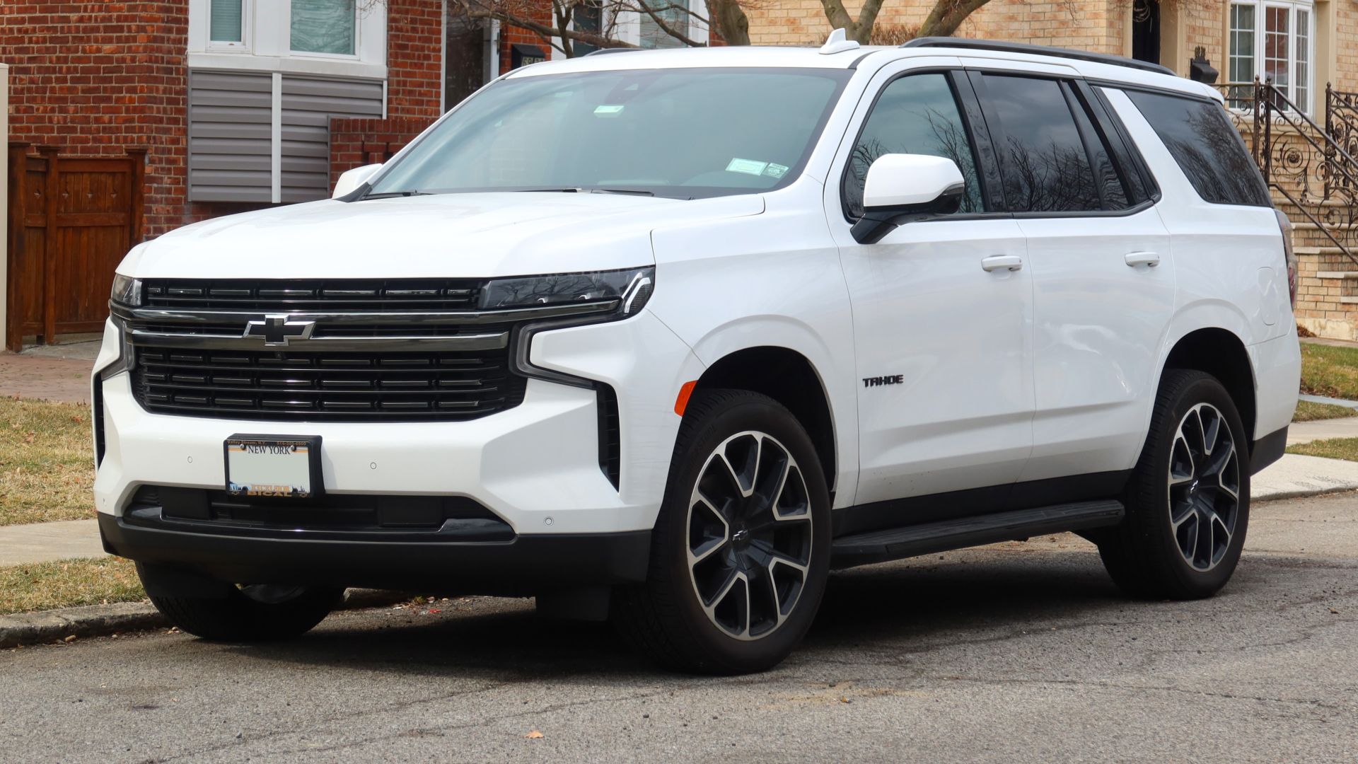 File:2022 Chevrolet Tahoe RST, front 3.7.22.jpg