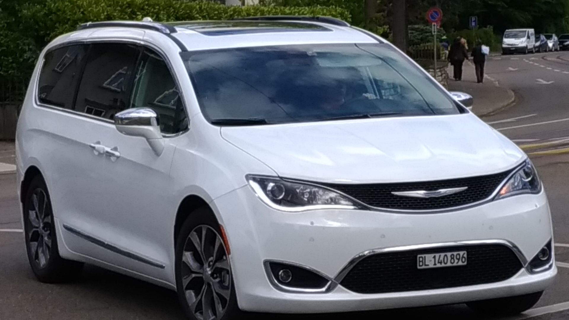 File:Chrysler Pacifica (42154362321).jpg
