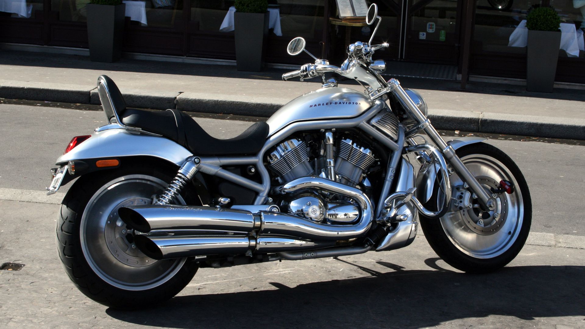 File:Harley Davidson (1).jpg