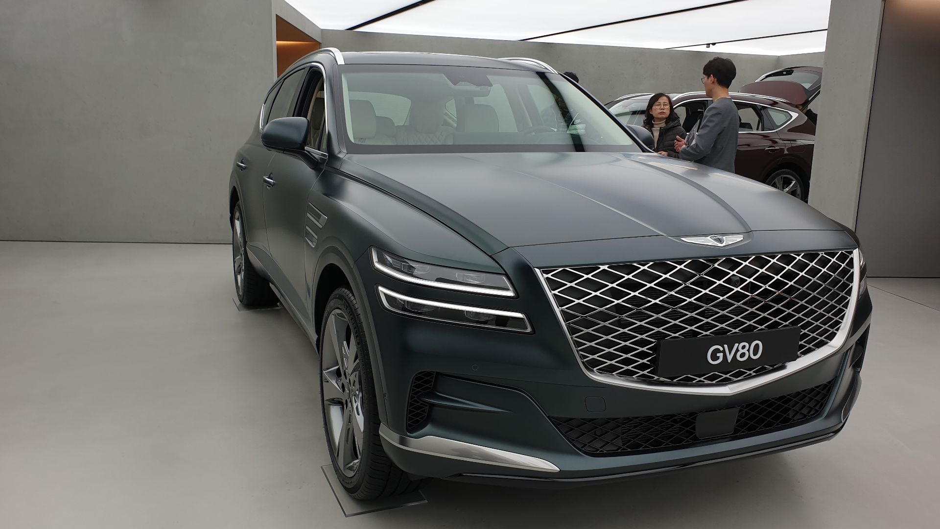 File:Genesis GV80 in matte grey.jpg