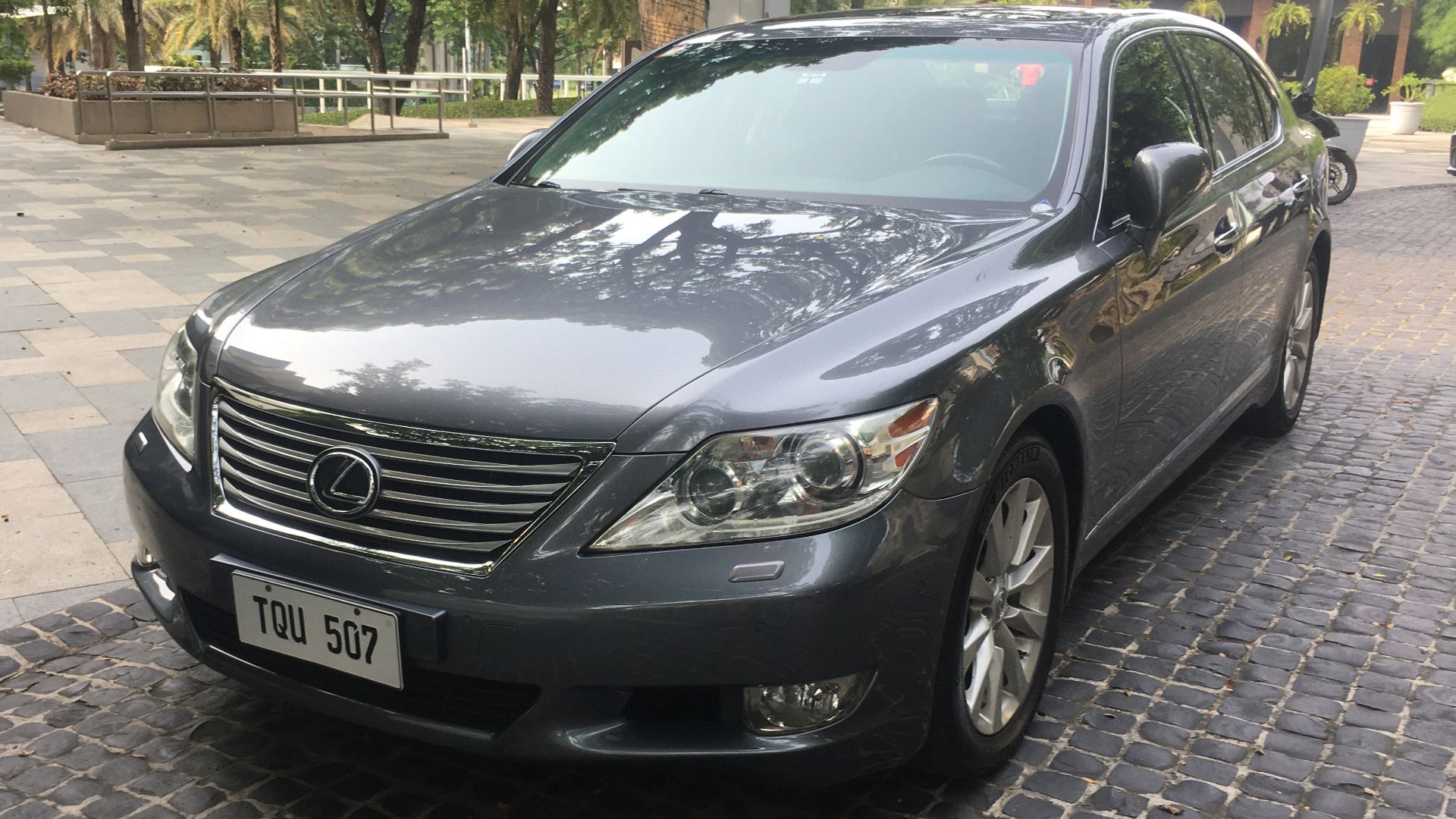 File:Lexus LS 460 L 2012 (pre-facelift).jpg