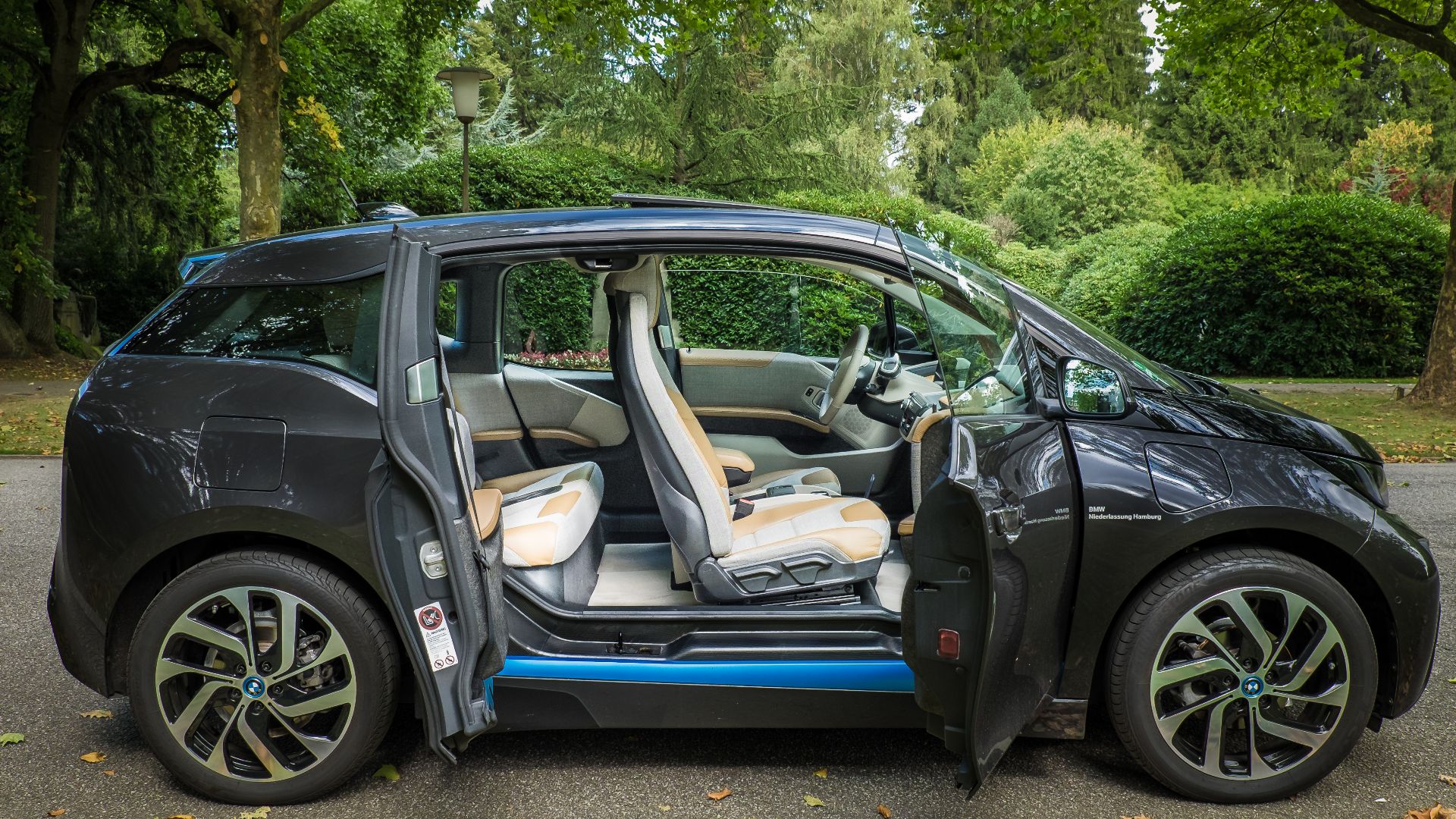 File:BMW i3 - Side Doors open.jpg
