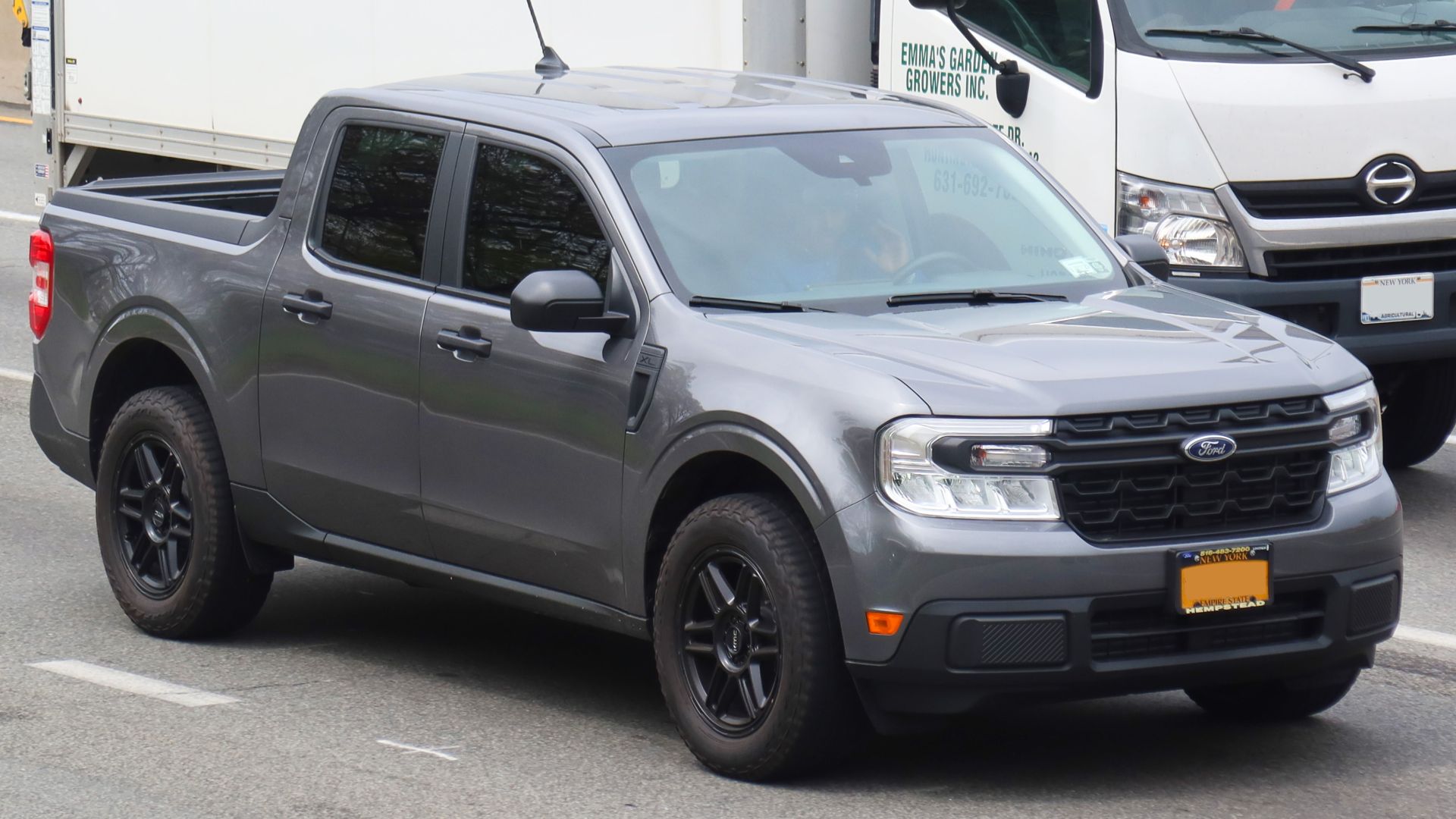 File:2022 Ford Maverick XL, front 5.4.22.jpg