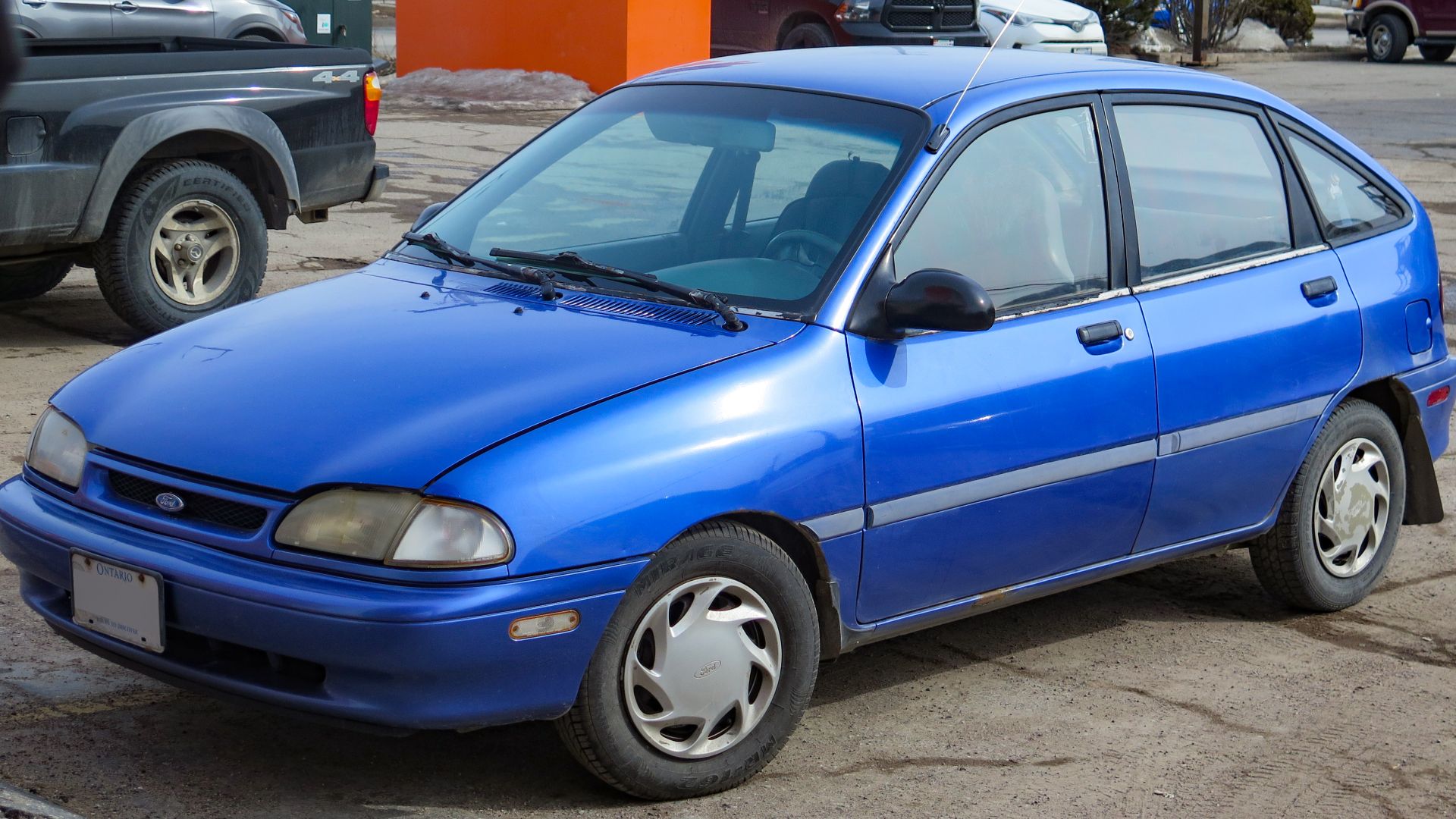 File:1994 Ford Aspire 5-Door in Laguna Blue Clearcoat Metallic, Front Left, 03-21-2023.jpg