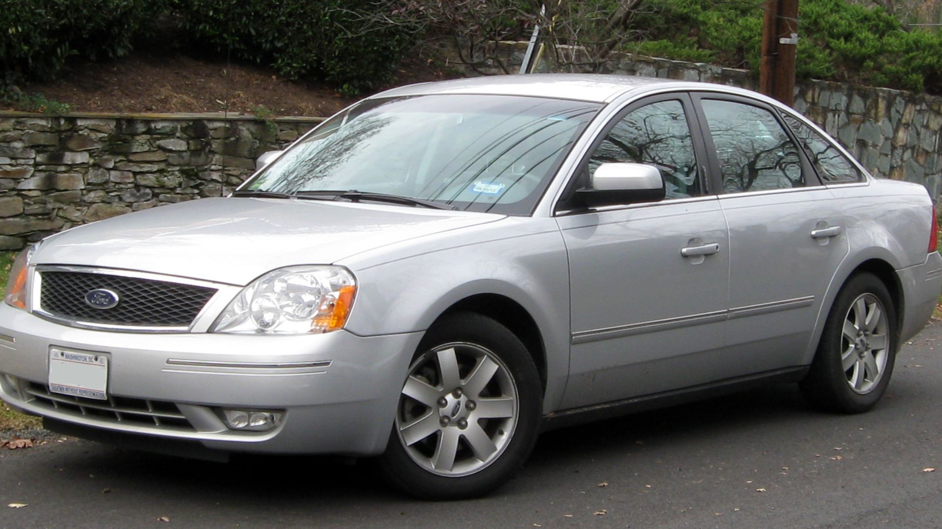 File:Ford Five Hundred -- 11-26-2011.jpg