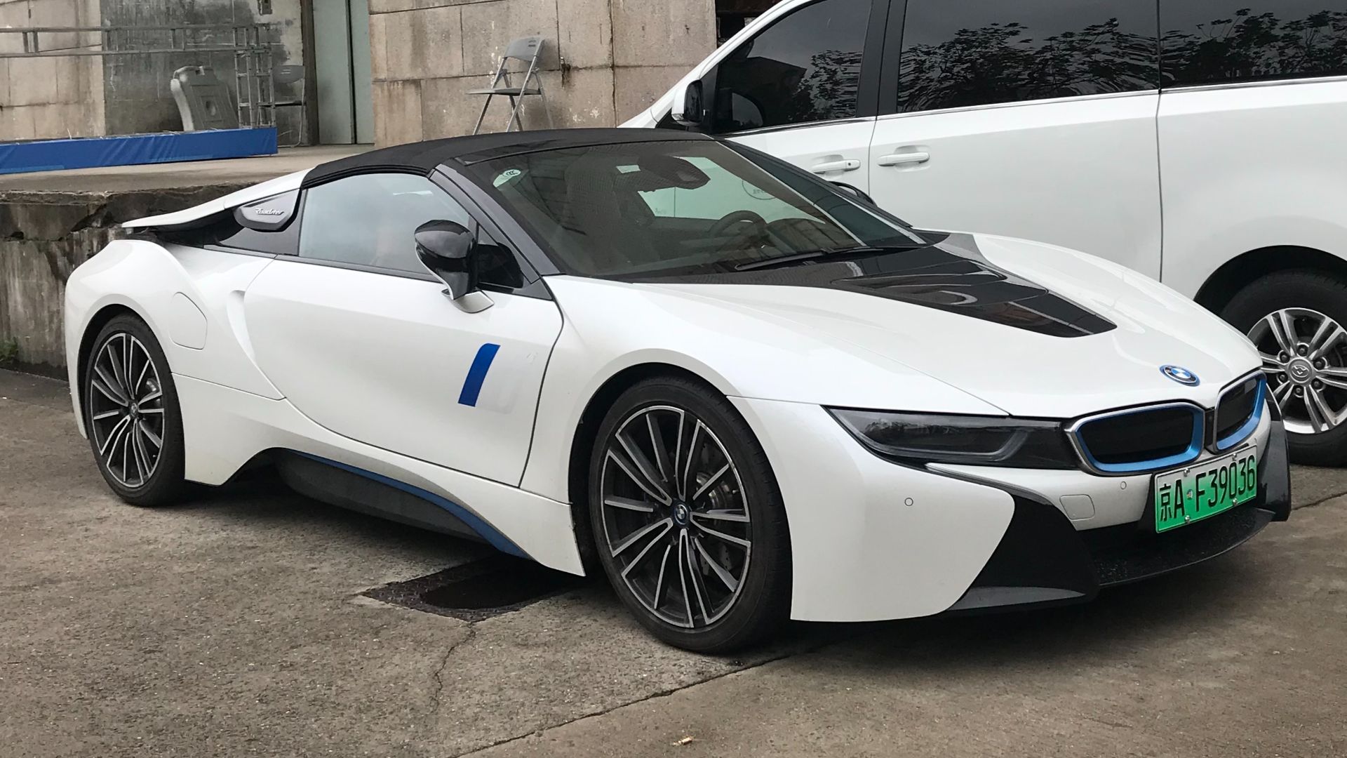 File:BMW i8 Roadster 001.jpg
