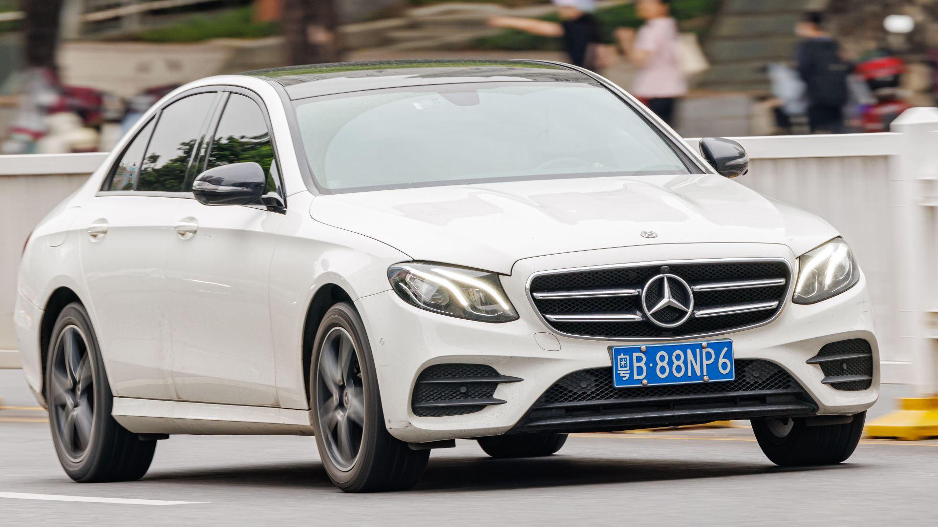 File:MERCEDES-BENZ E-CLASS (W213) China.jpg