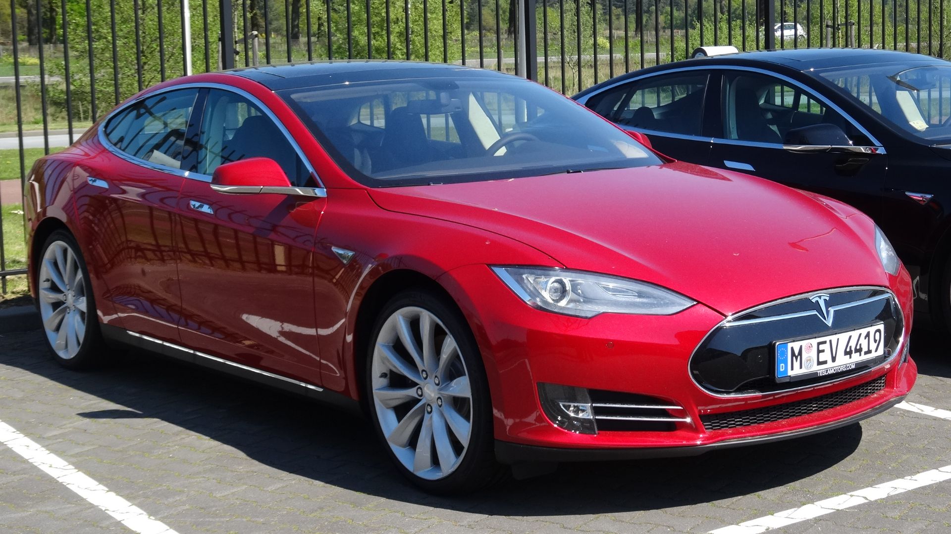 File:2014 Tesla Model S in Germany.jpg