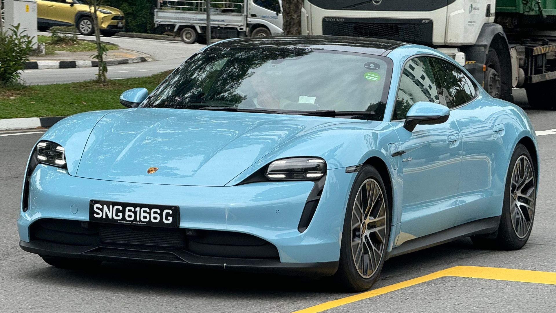 File:(SGP-Singapore) Private Porsche Taycan SNG6166G 2024-11-06.jpg