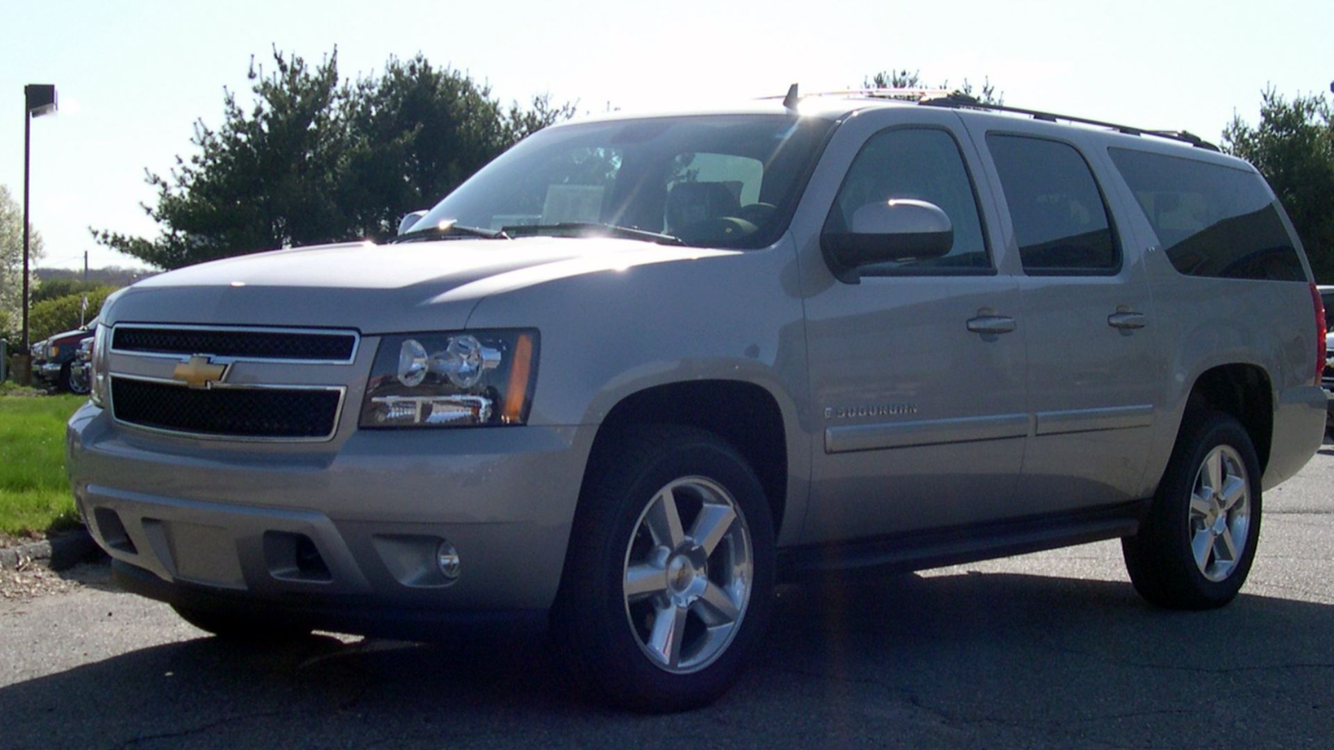 File:2007 Chevrolet Suburban.jpg