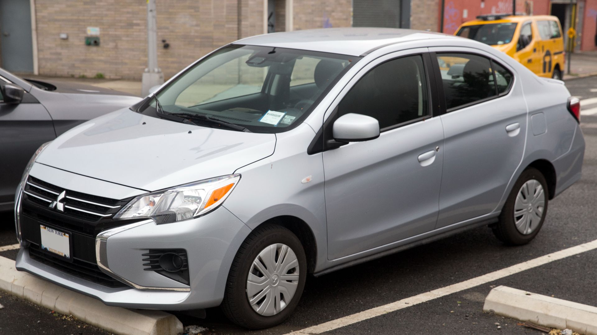 File:2021 Mitsubishi Mirage G4 ES in Starlight Silver Metallic, front left.jpg