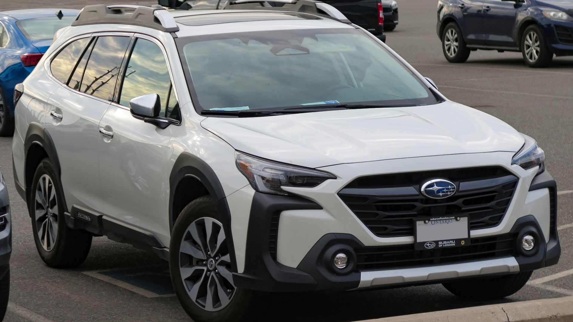 File:2023 Subaru Outback Limited XT in Crystal White Pearl, Front Right, 08-22-2023.jpg