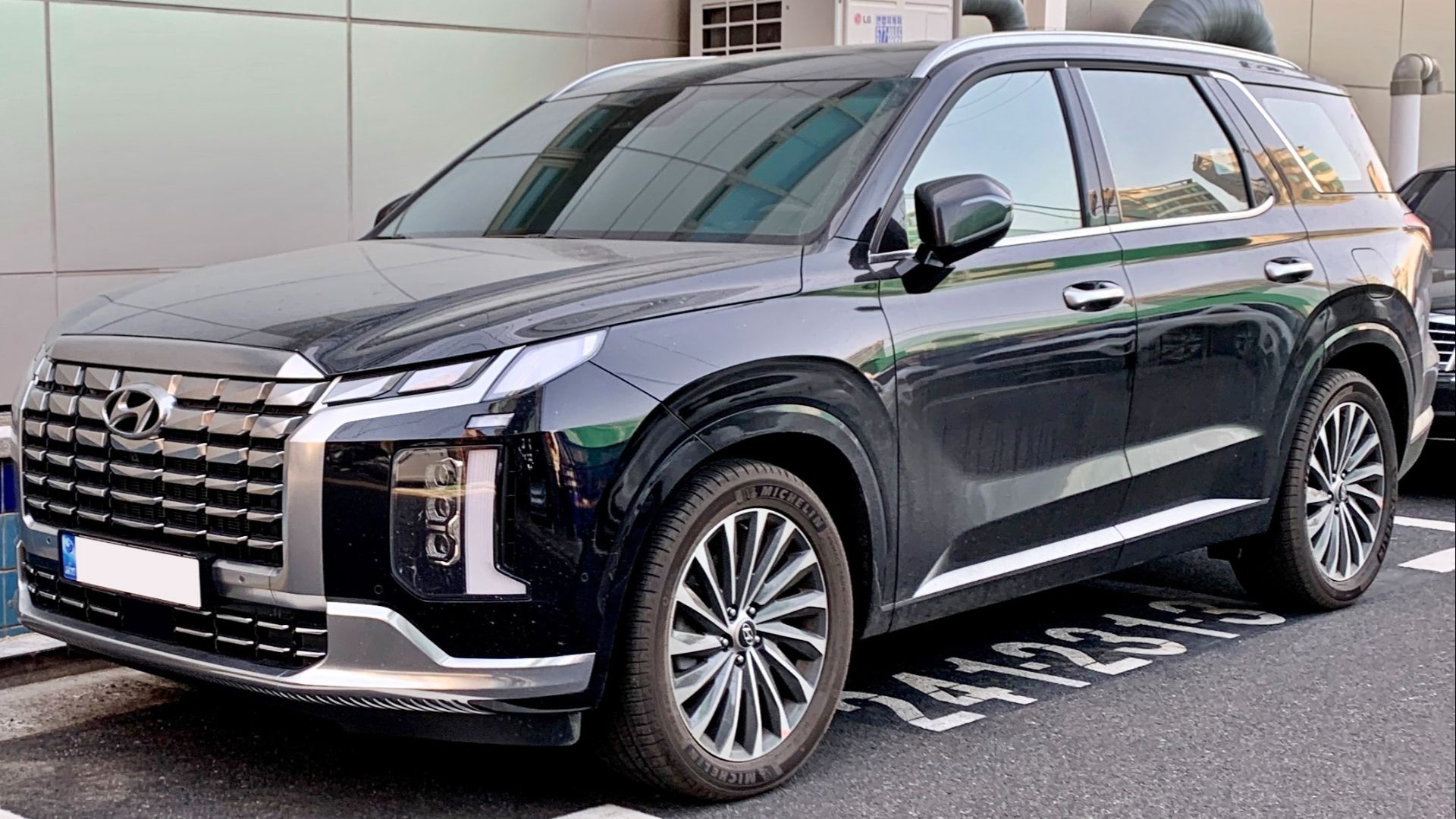 File:Hyundai Palisade fl in Black.jpg