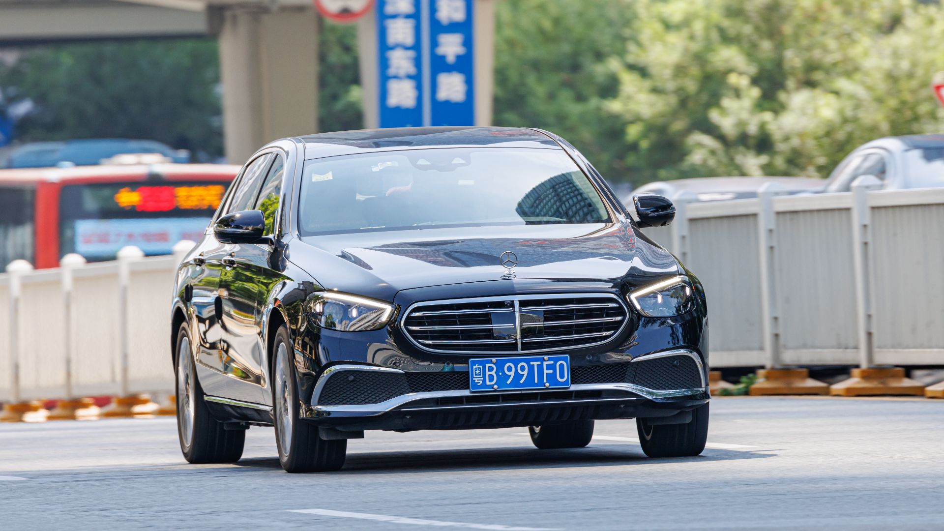 File:MERCEDES-BENZ E CLASS LWB (V213) China (3).jpg