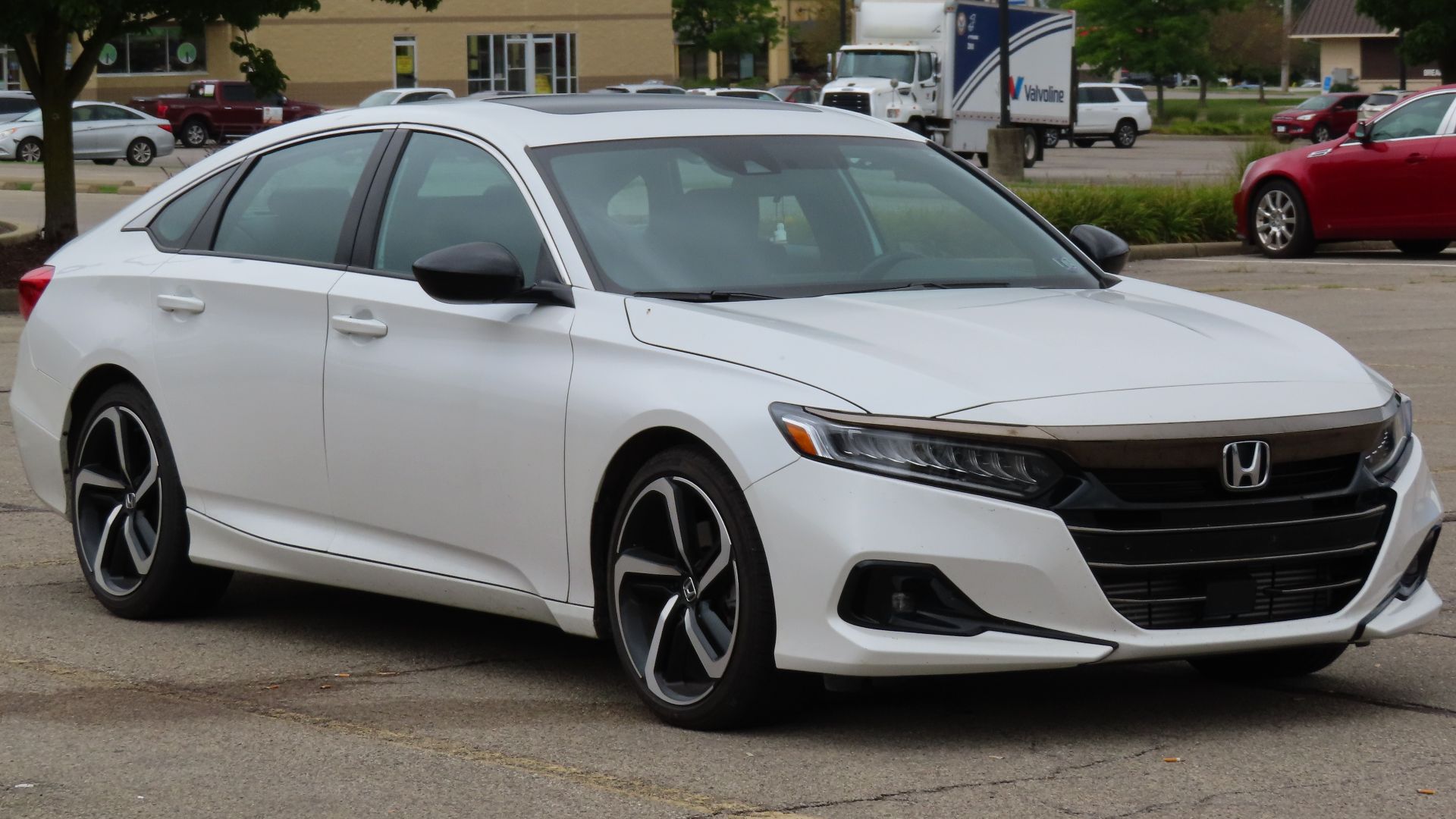 File:2021 Honda Accord Sport 2.0T, front right, 09-06-2022.jpg