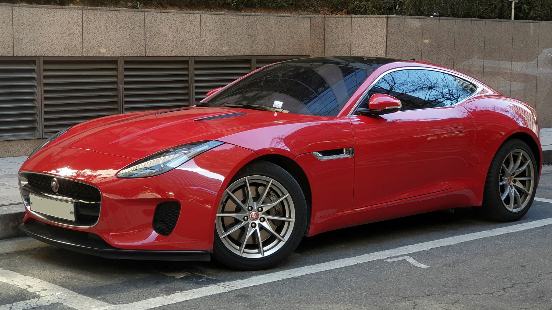 File:Jaguar F-Type P300 X152 red (1).jpg