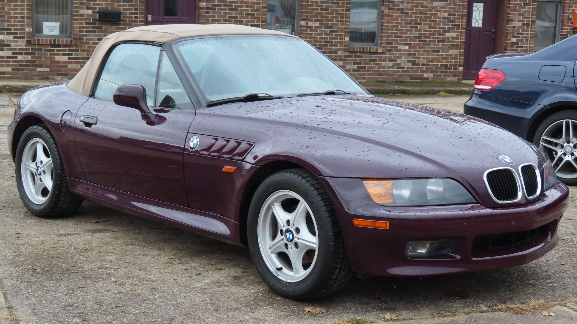 File:1997 BMW Z3 1.9, front right, 12-10-2023.jpg