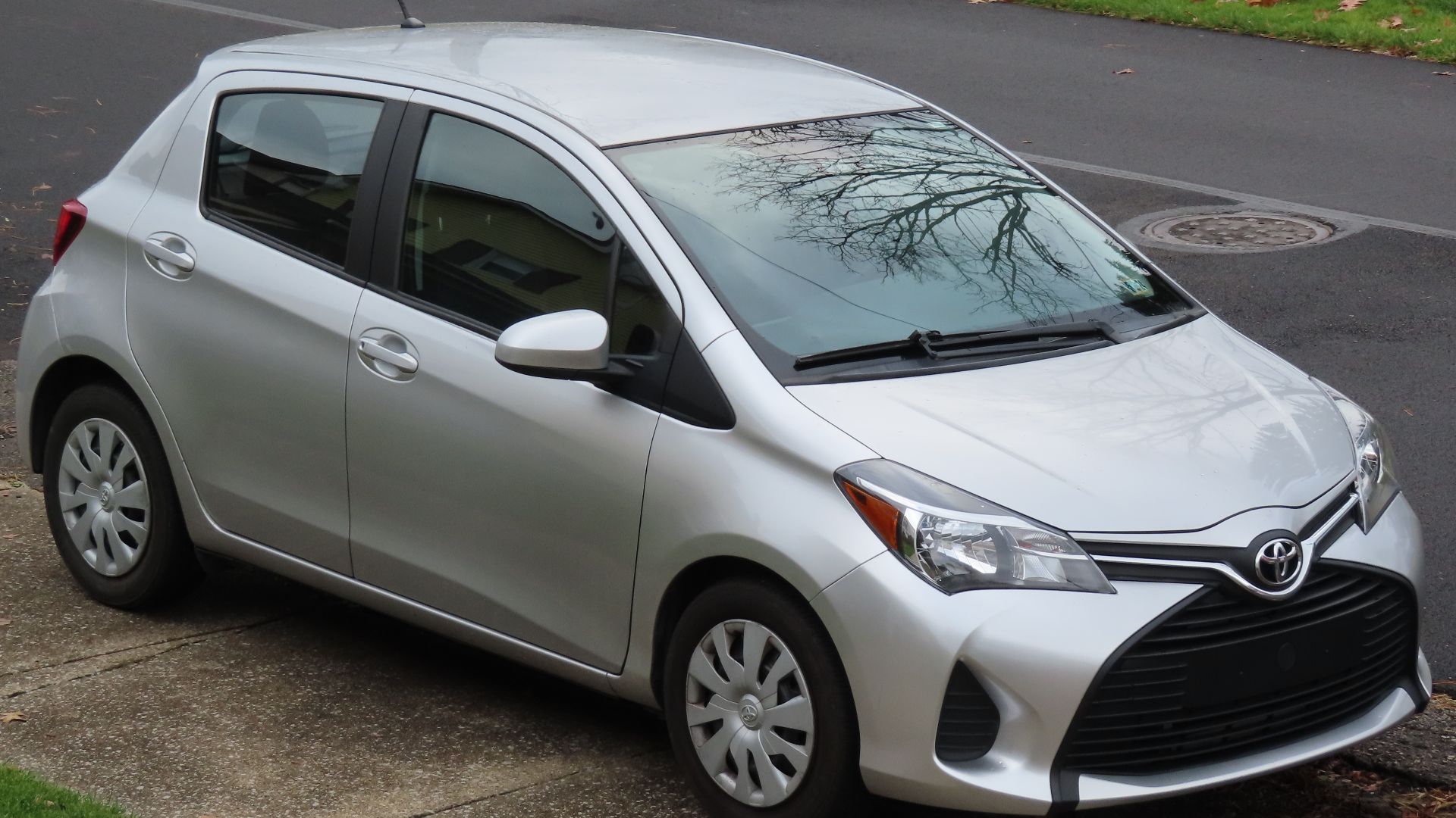 File:2017 Toyota Yaris L 5-door, front right, 11-23-2023.jpg