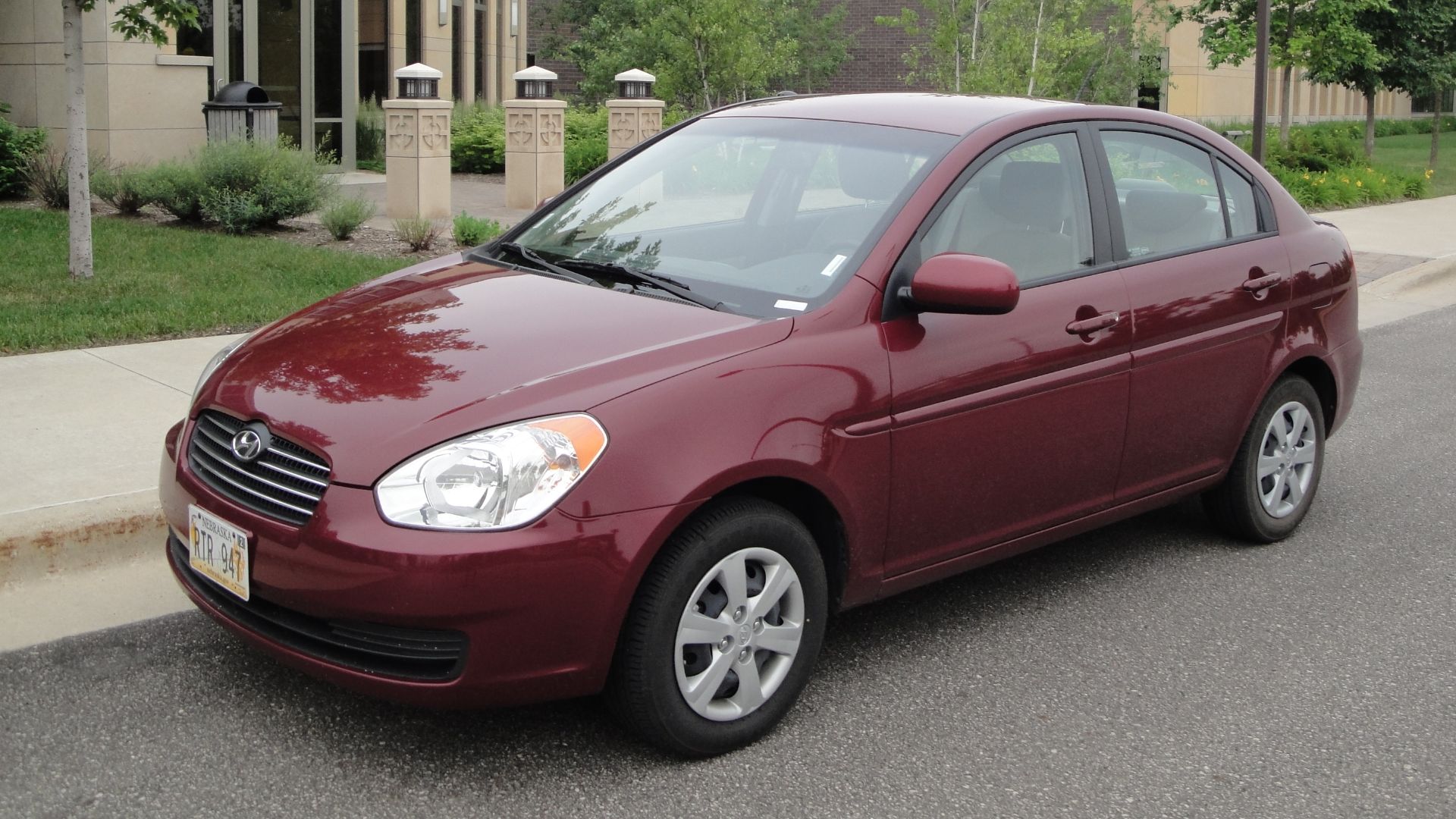 File:2010 Hyundai Accent (5889677108).jpg