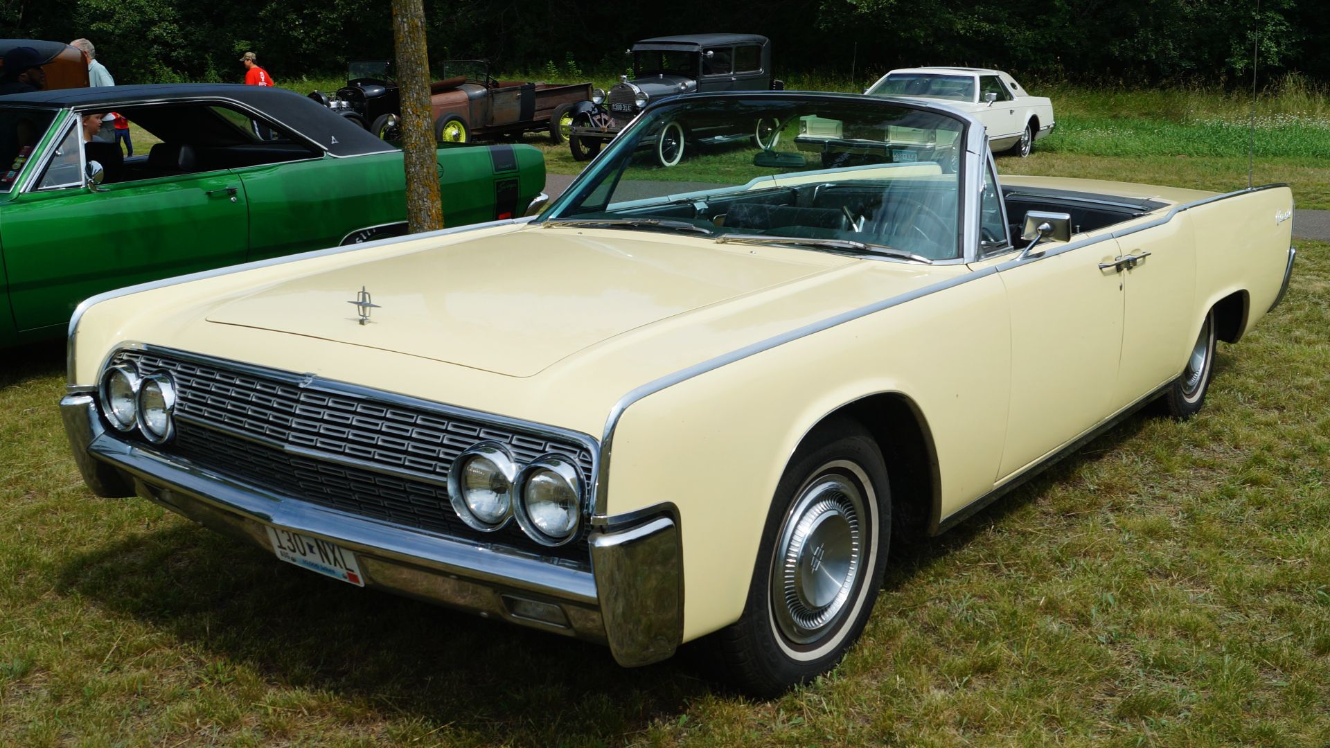 File:1962 Lincoln Continental Convertible (20400812186).jpg