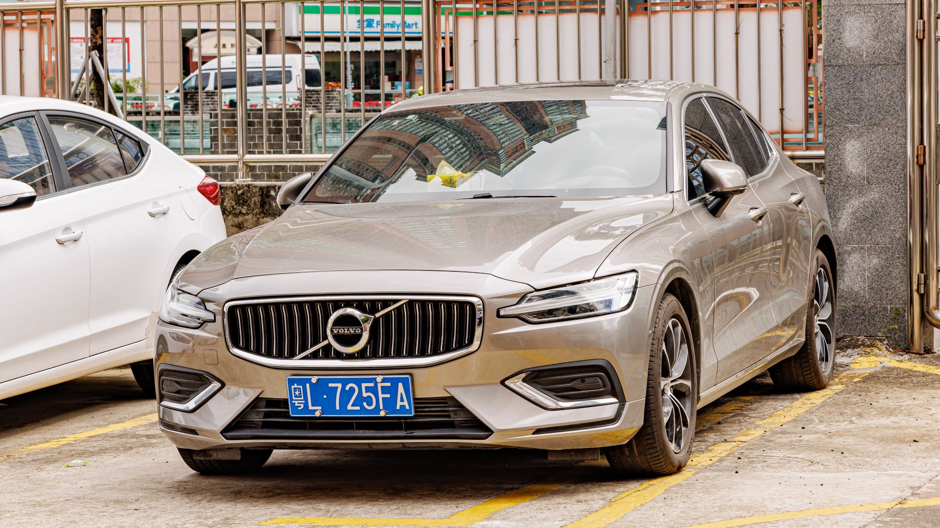 File:VOLVO S60 THIRD GENERATION China.jpg