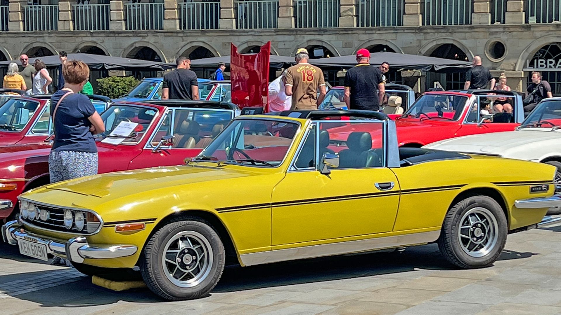 File:Triumph Stag, Piece Hall Flickr 4 June 2023.jpg