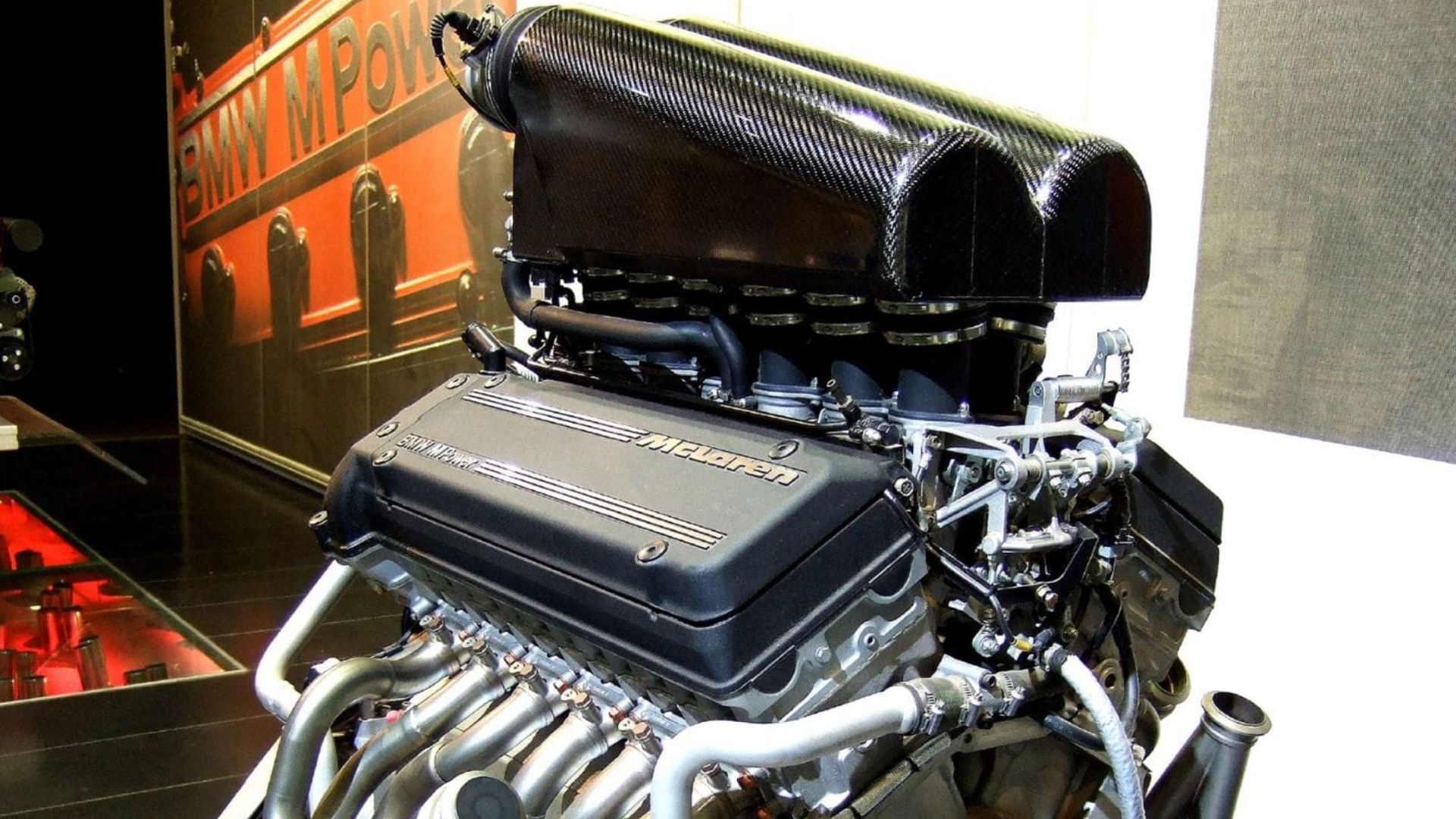 File:Mclaren-f1-1996-engine-v12-s70-02 (1).jpg