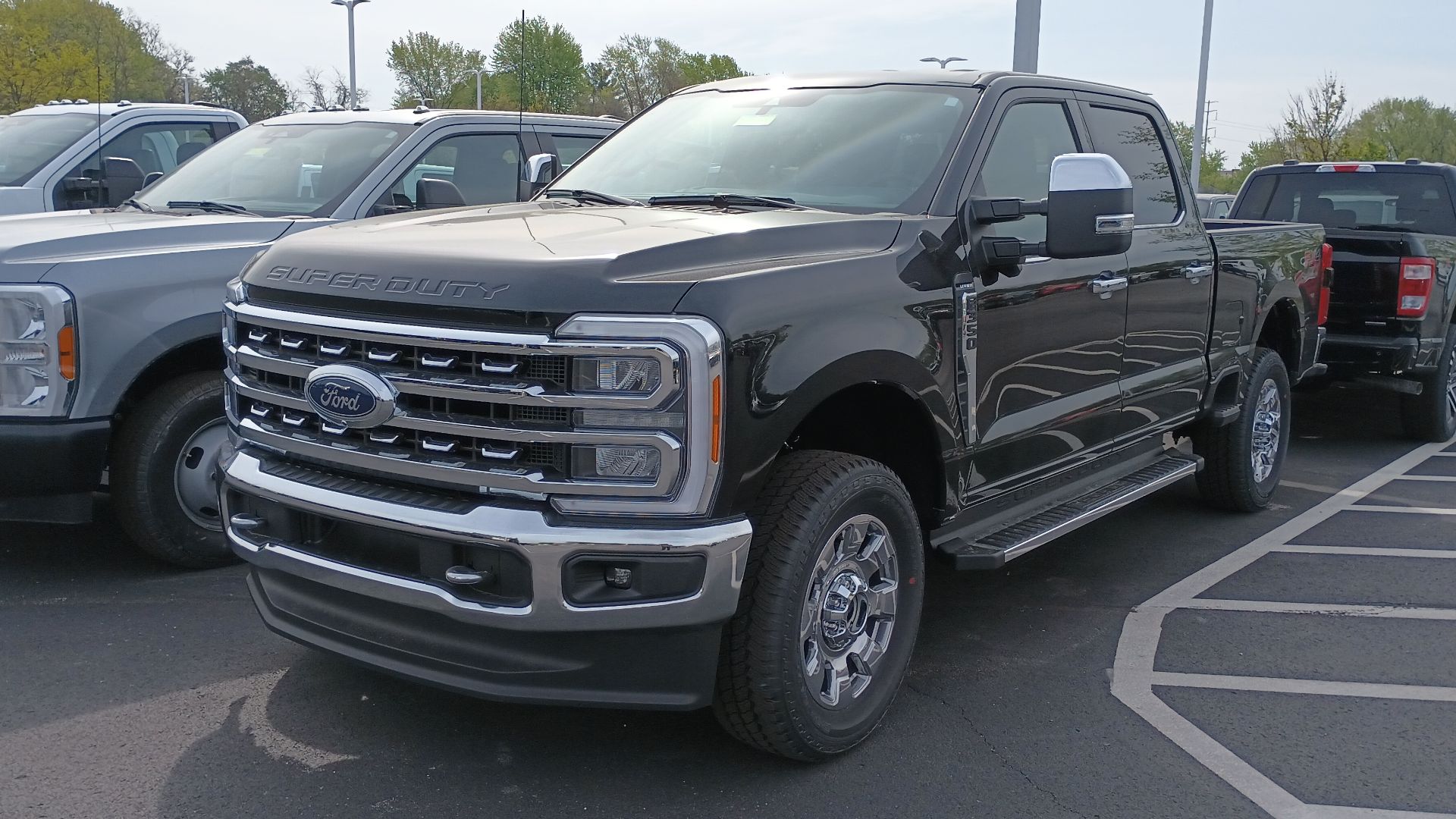 File:2023 Ford F-350 Super Duty front view.jpg
