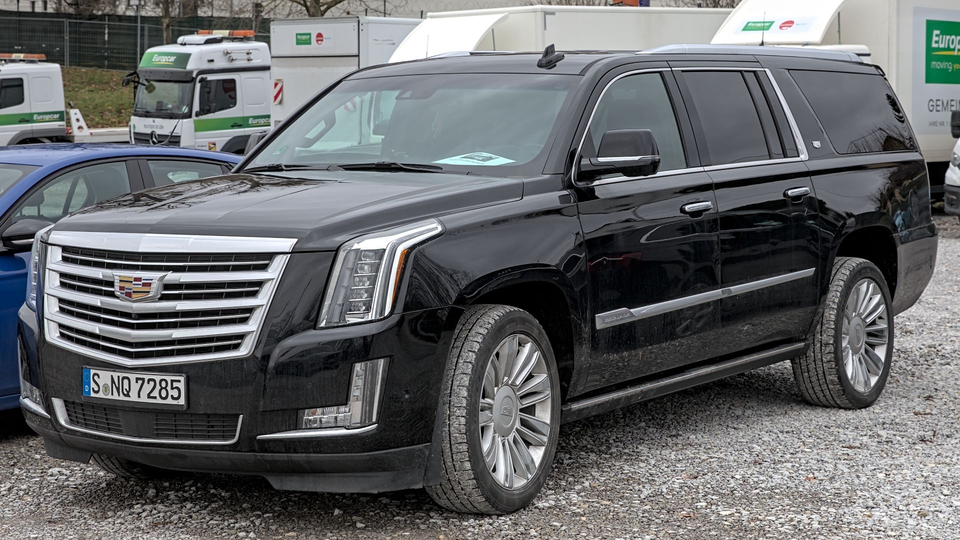 File:Cadillac Escalade ESV (GMTK2XX) 1X7A1581.jpg