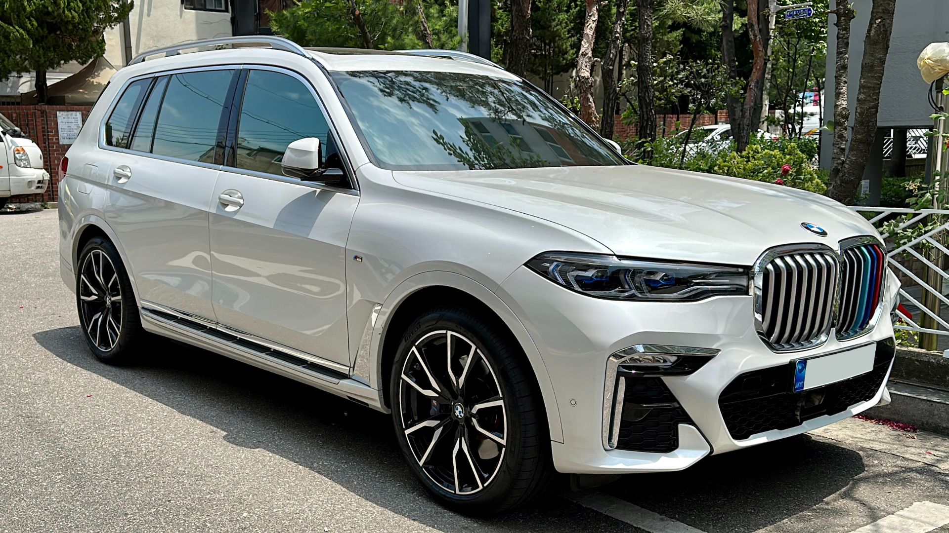 File:0 BMW X7 3.jpg