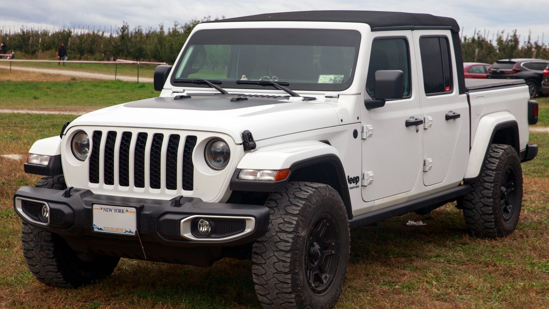File:2021 Jeep Gladiator Sport in Bright White, front left.jpg