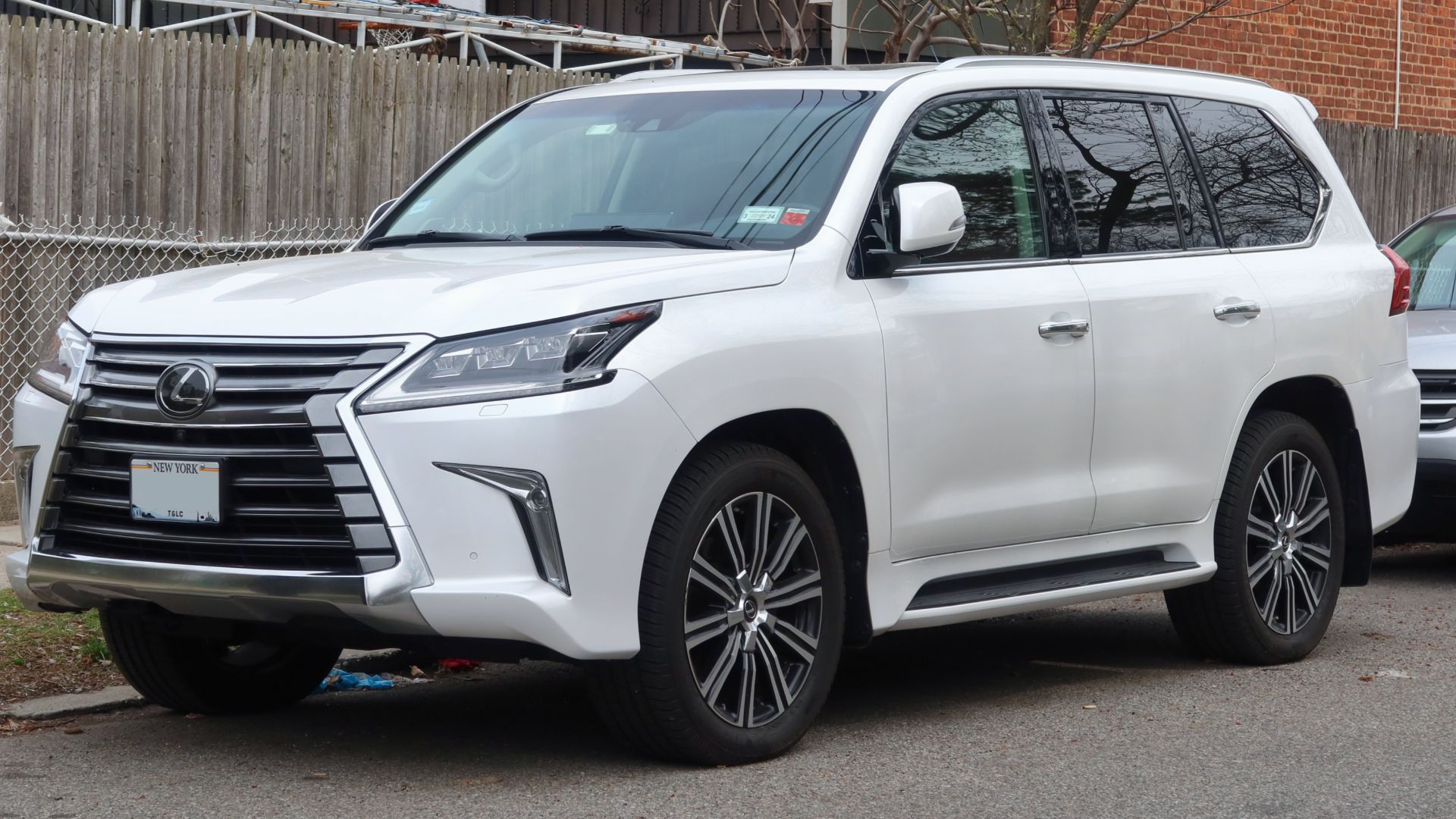 File:2018 Lexus LX 570 (facelift), front 3.24.23.jpg