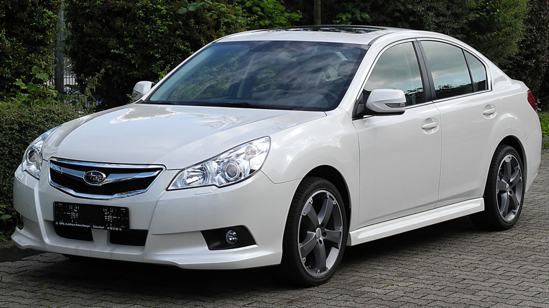 File:Subaru Legacy 2.0i Comfort (V) – Frontansicht, 26. Juni 2011, Düsseldorf.jpg