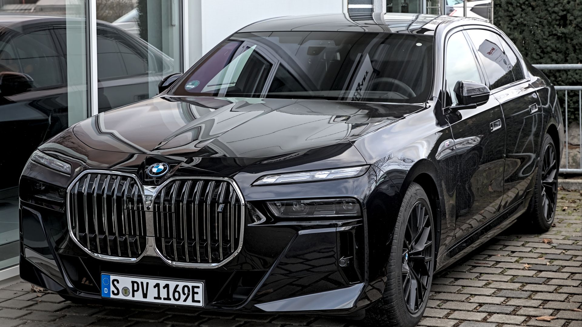 File:BMW i7 xDrive60 1X7A6822.jpg