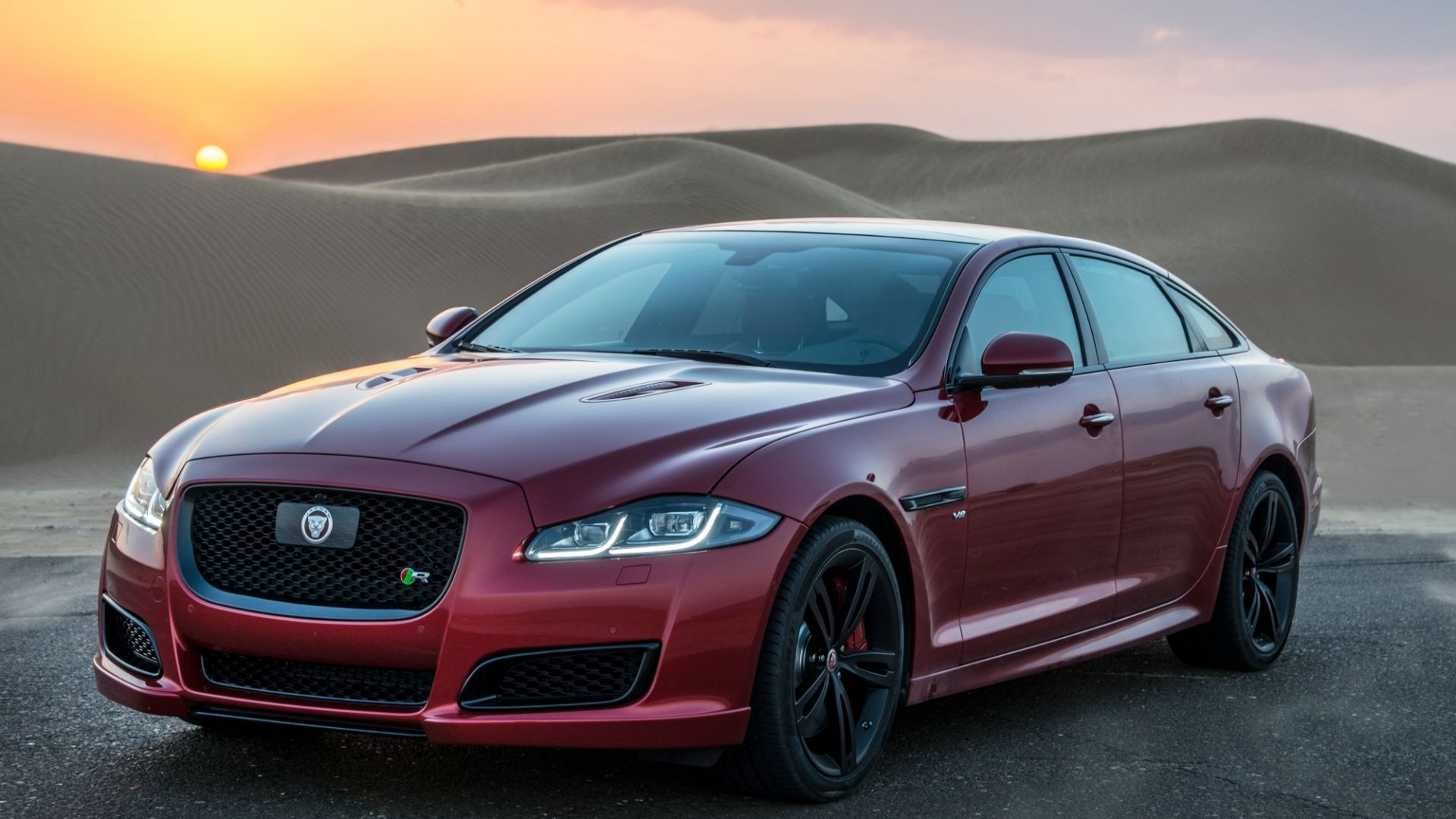 File:Jaguar XJ vs. Jetman - World-First Desert Drag Race (22928441043) (cropped).jpg