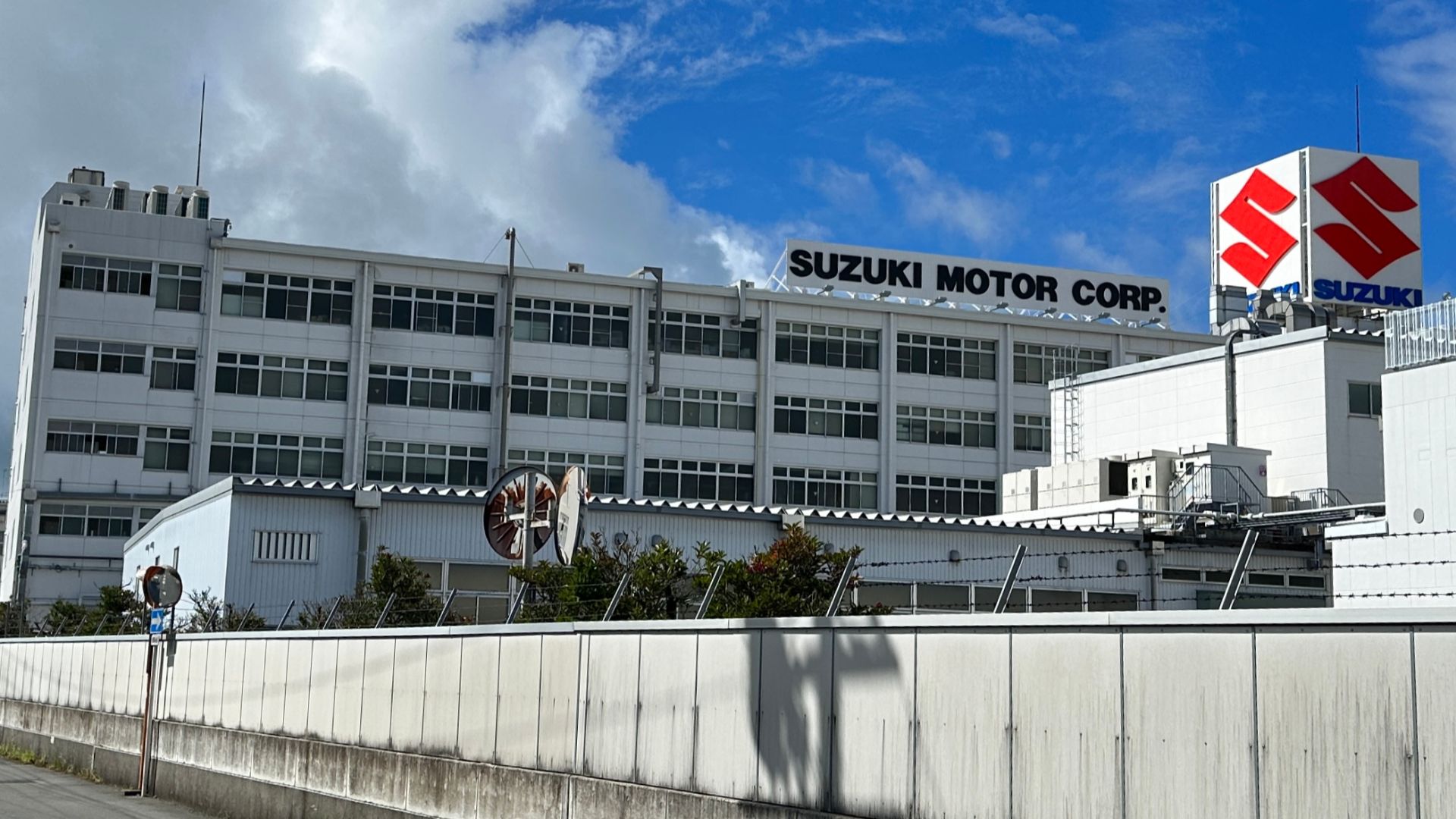 File:Suzuki Motor.jpg