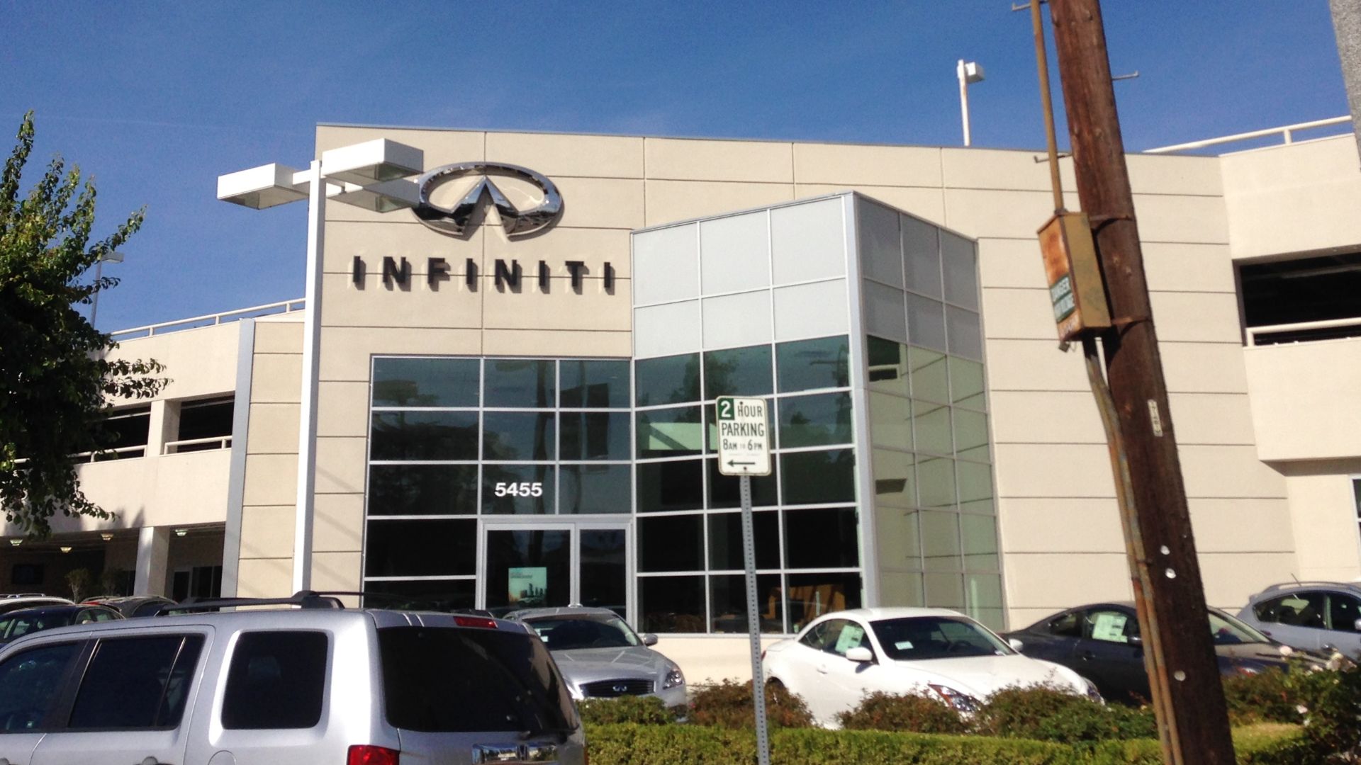 File:Infiniti Auto Dealership - panoramio.jpg