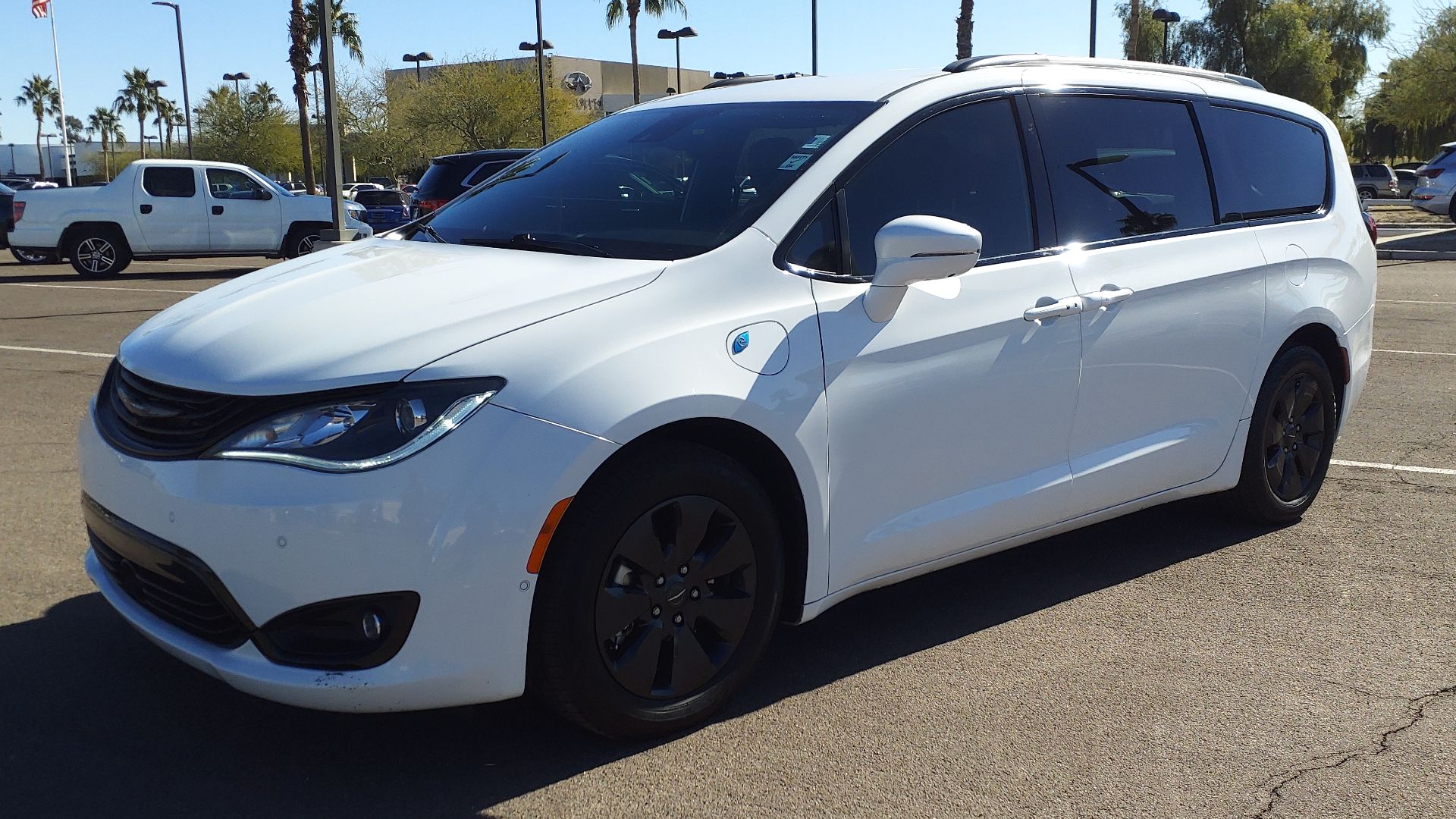 File:19 Chrysler Pacifica Hybrid Limited.jpg