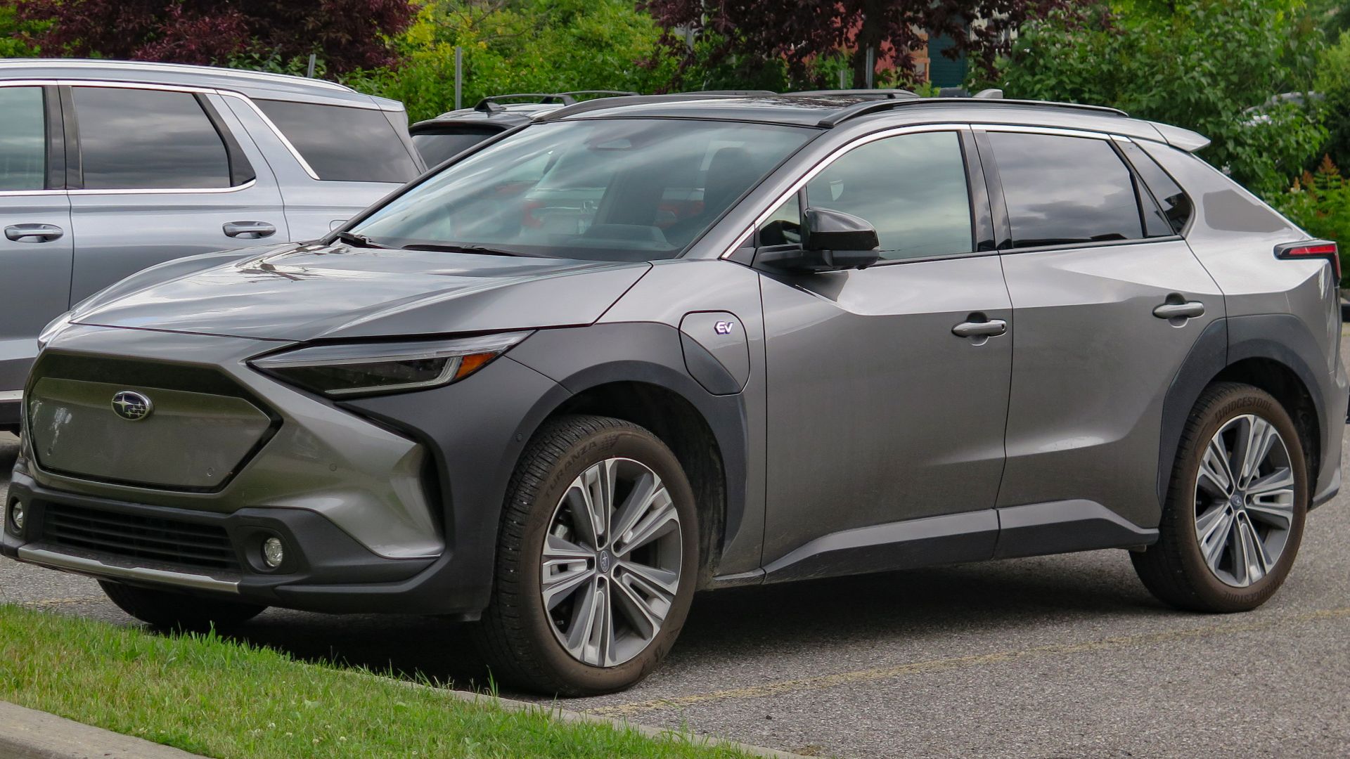 File:2023 Subaru Solterra AWD Technology Package in Smoked Carbon, Front Left, 07-14-2023.jpg