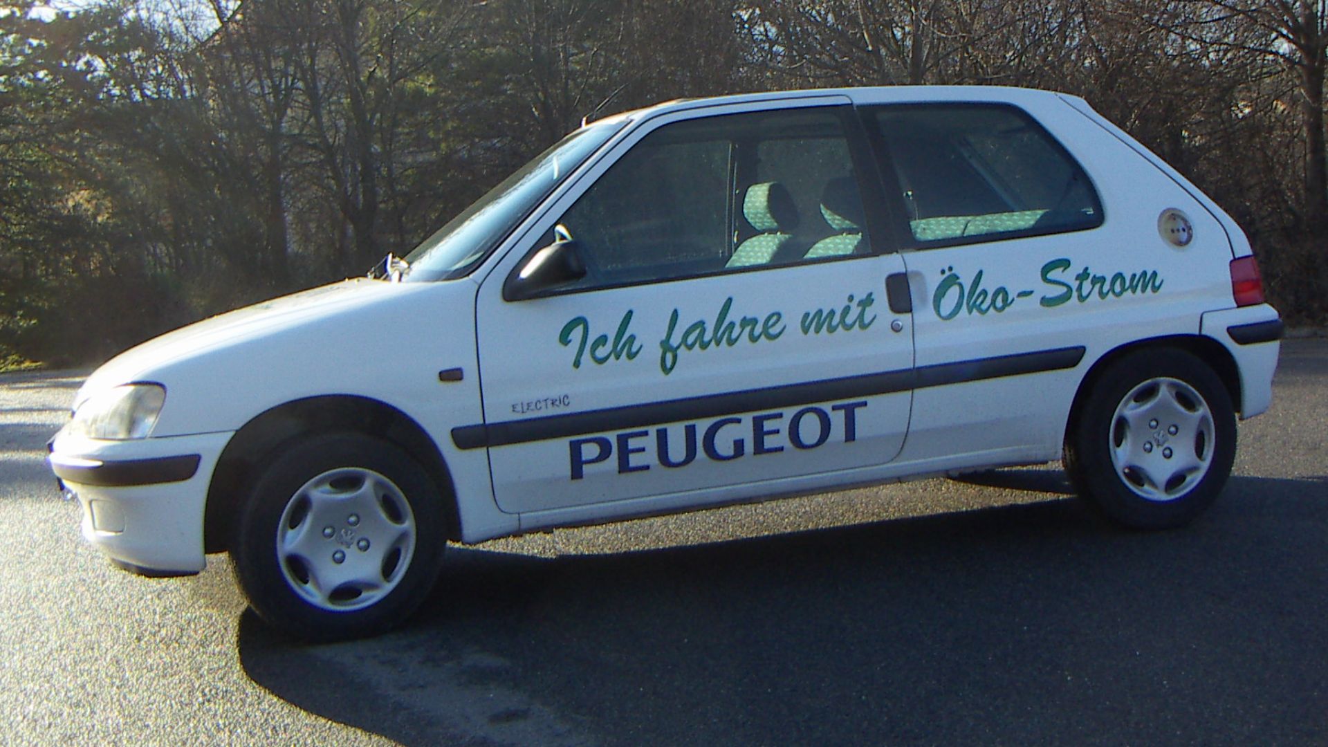 File:Peugeot 106 electric.JPG