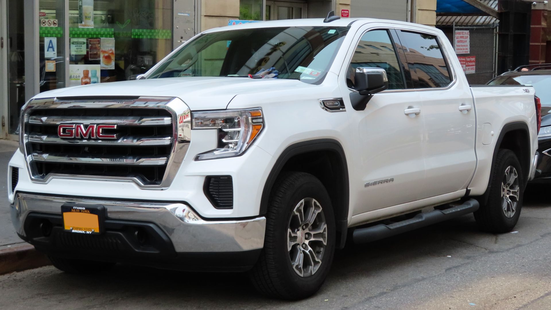 File:2019 GMC Sierra 1500 SLE X31 Off-Road front 5.31.19.jpg