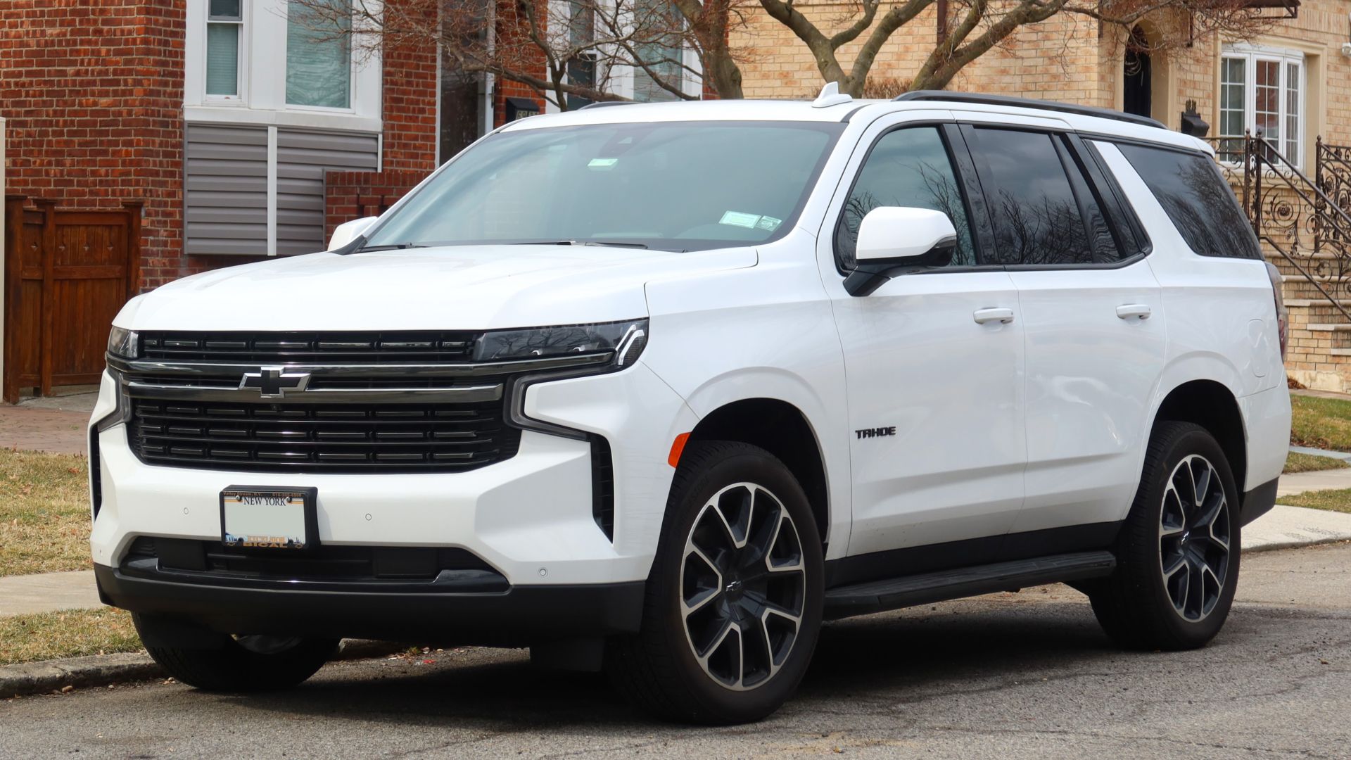 File:2022 Chevrolet Tahoe RST, front 3.7.22.jpg