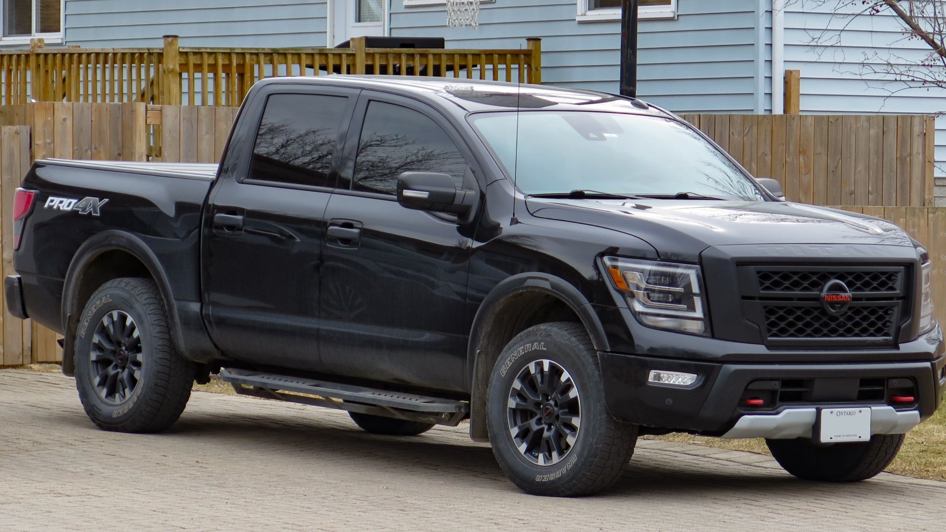 File:2021 Nissan Titan Crew Cab PRO-4X in Super Black, Front Right, 2024-03-08.jpg