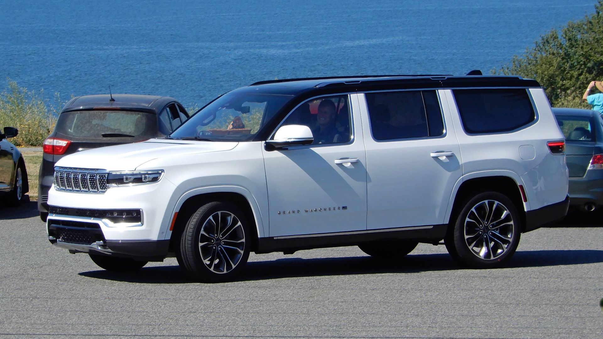 File:2022 Jeep Grand Wagoneer (United States) front view.jpg