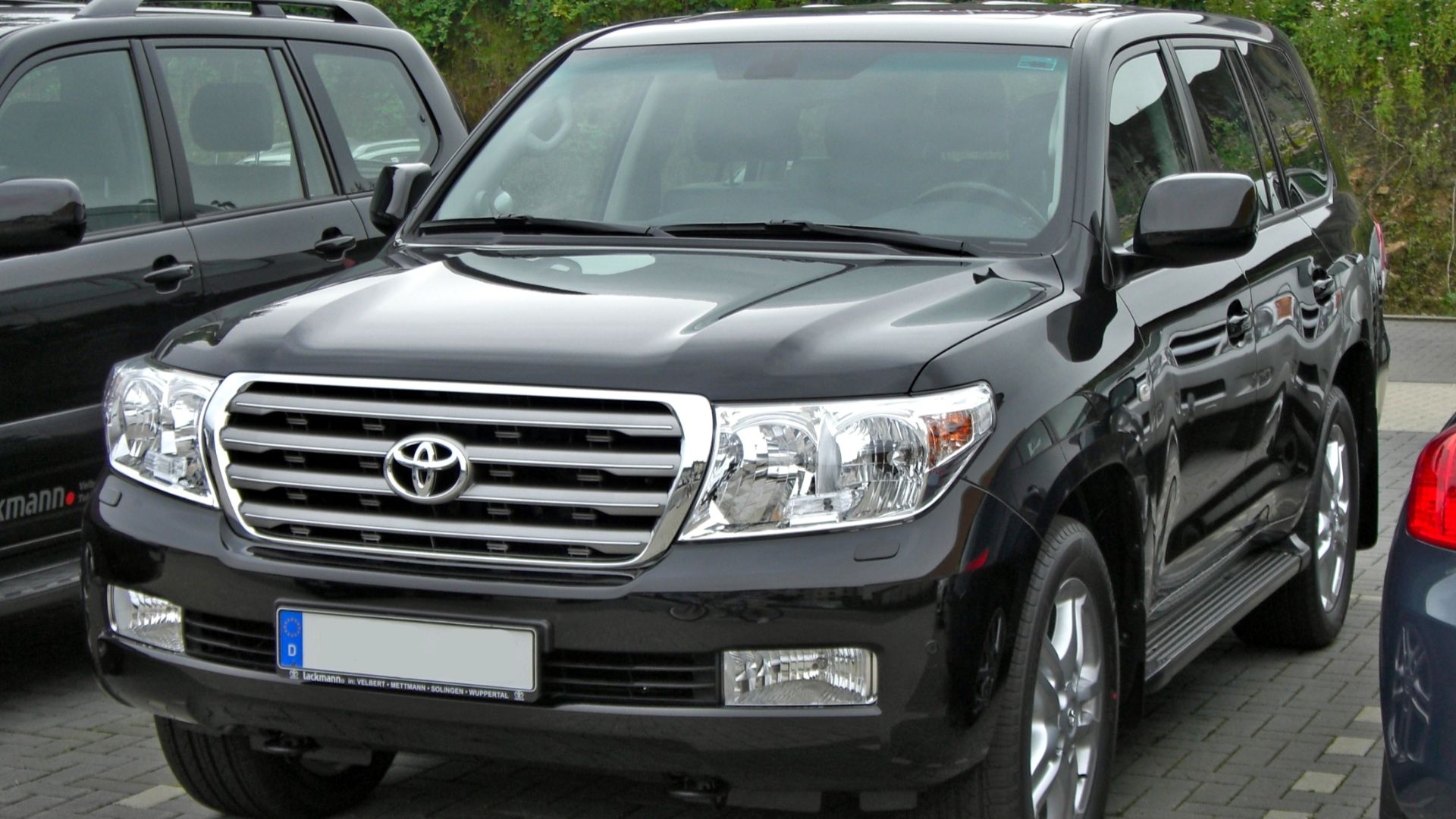 File:Toyota Land Cruiser V8 front.JPG