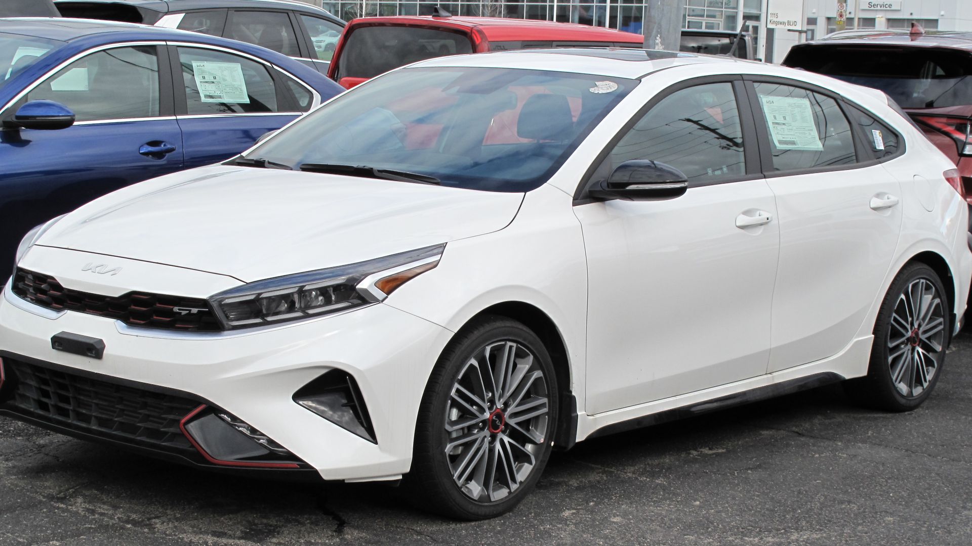 File:2022 Kia Forte5 GT in Snow White Pearl, Front Left, 05-22-2022.jpg