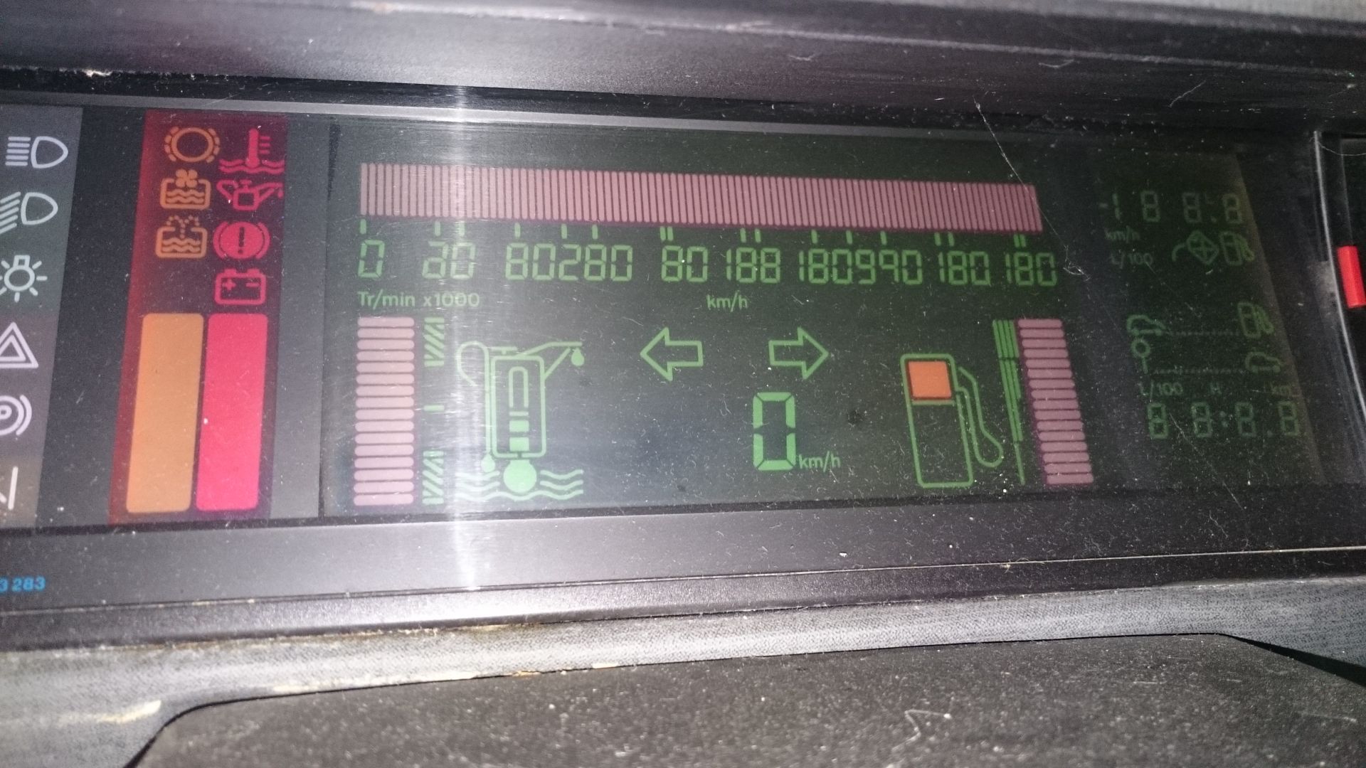 File:Tableau de bord renault 11 electronic.jpg