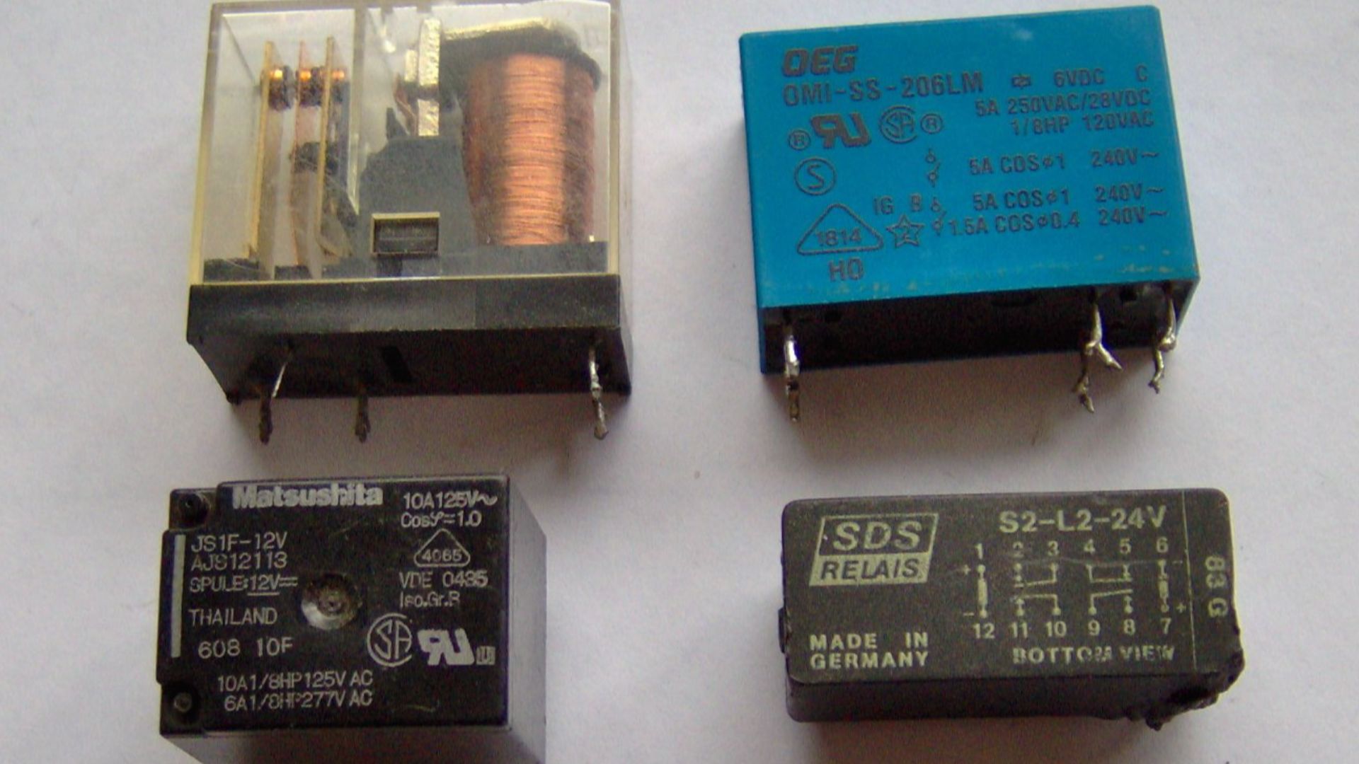 File:Electronic component relays.jpg